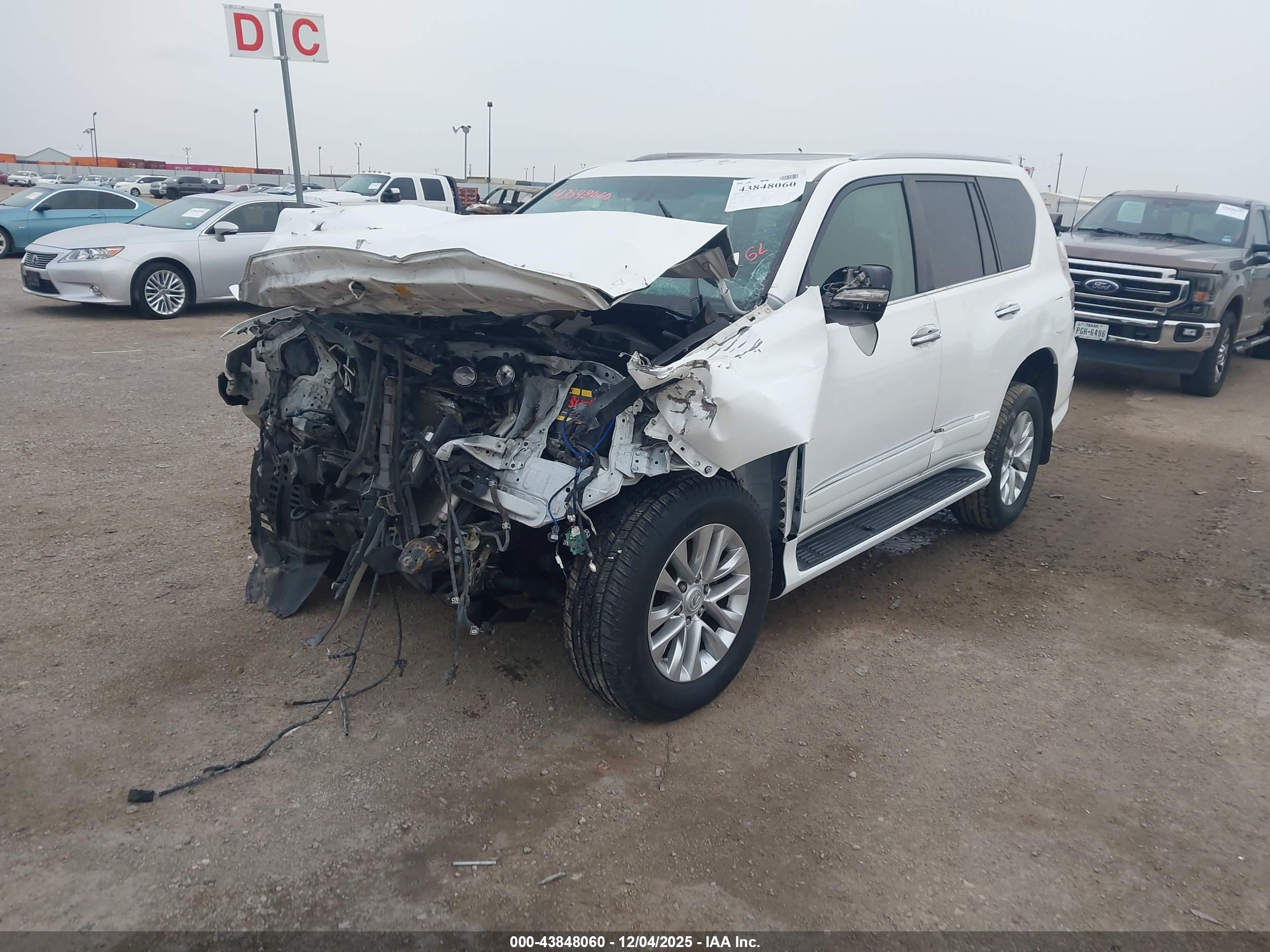 LEXUS GX image 2