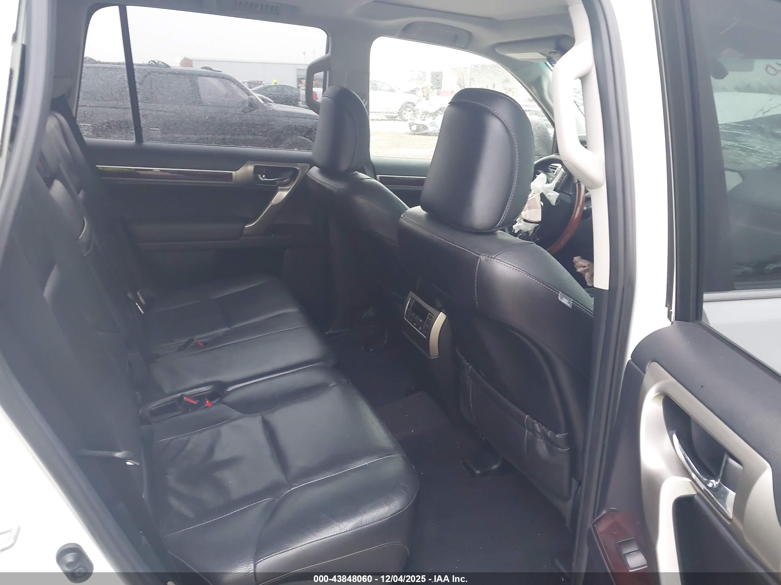 LEXUS GX image 8