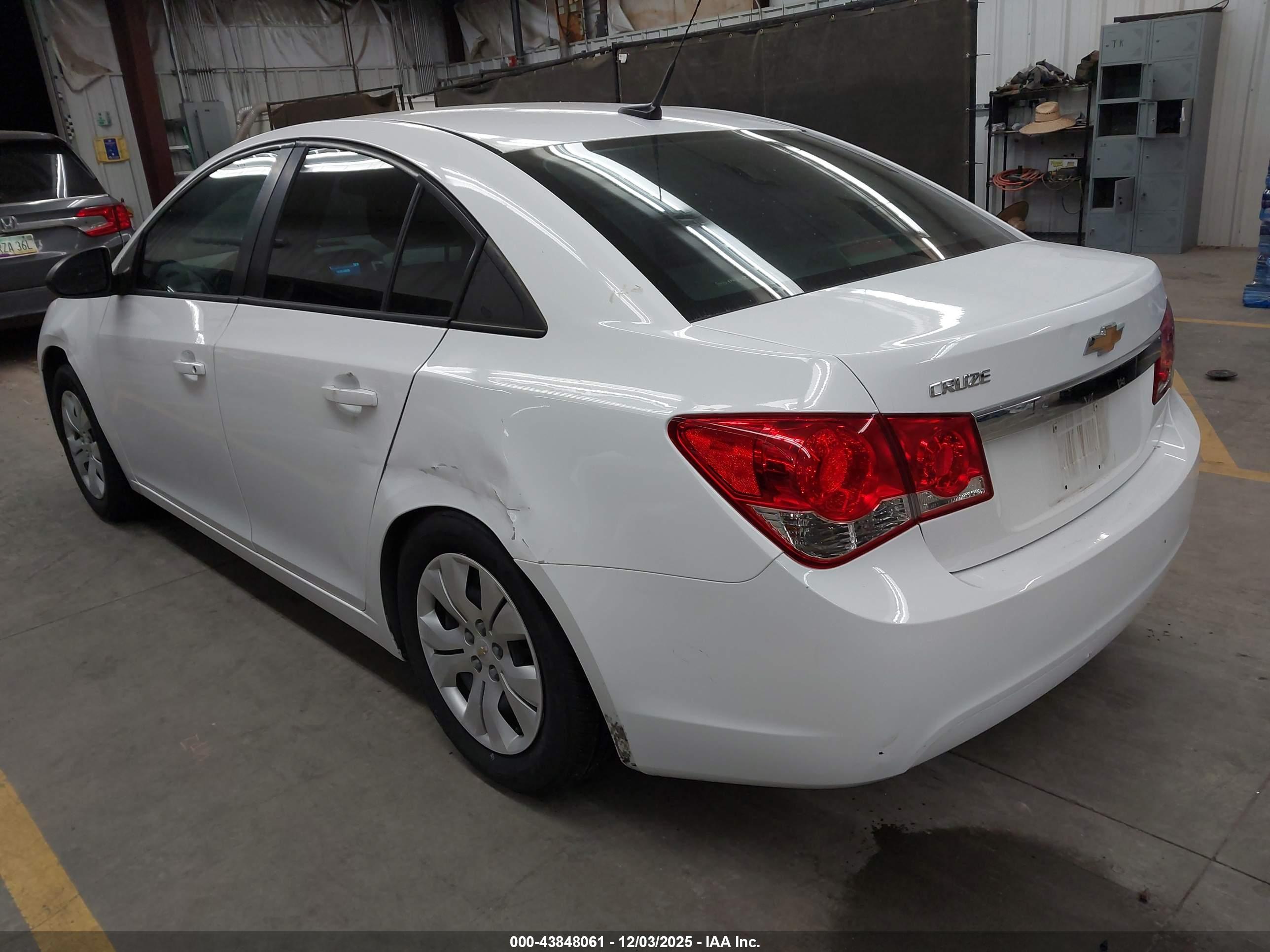 CHEVROLET CRUZE image 3
