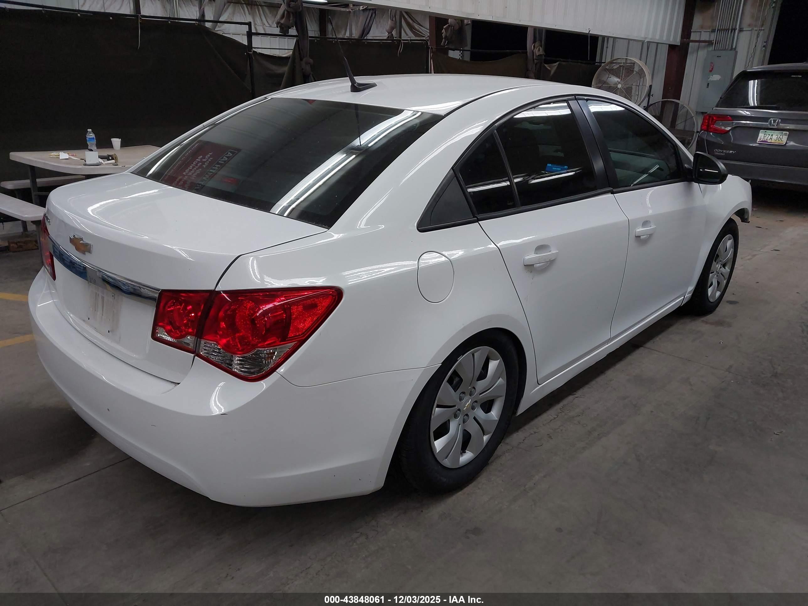 CHEVROLET CRUZE image 4