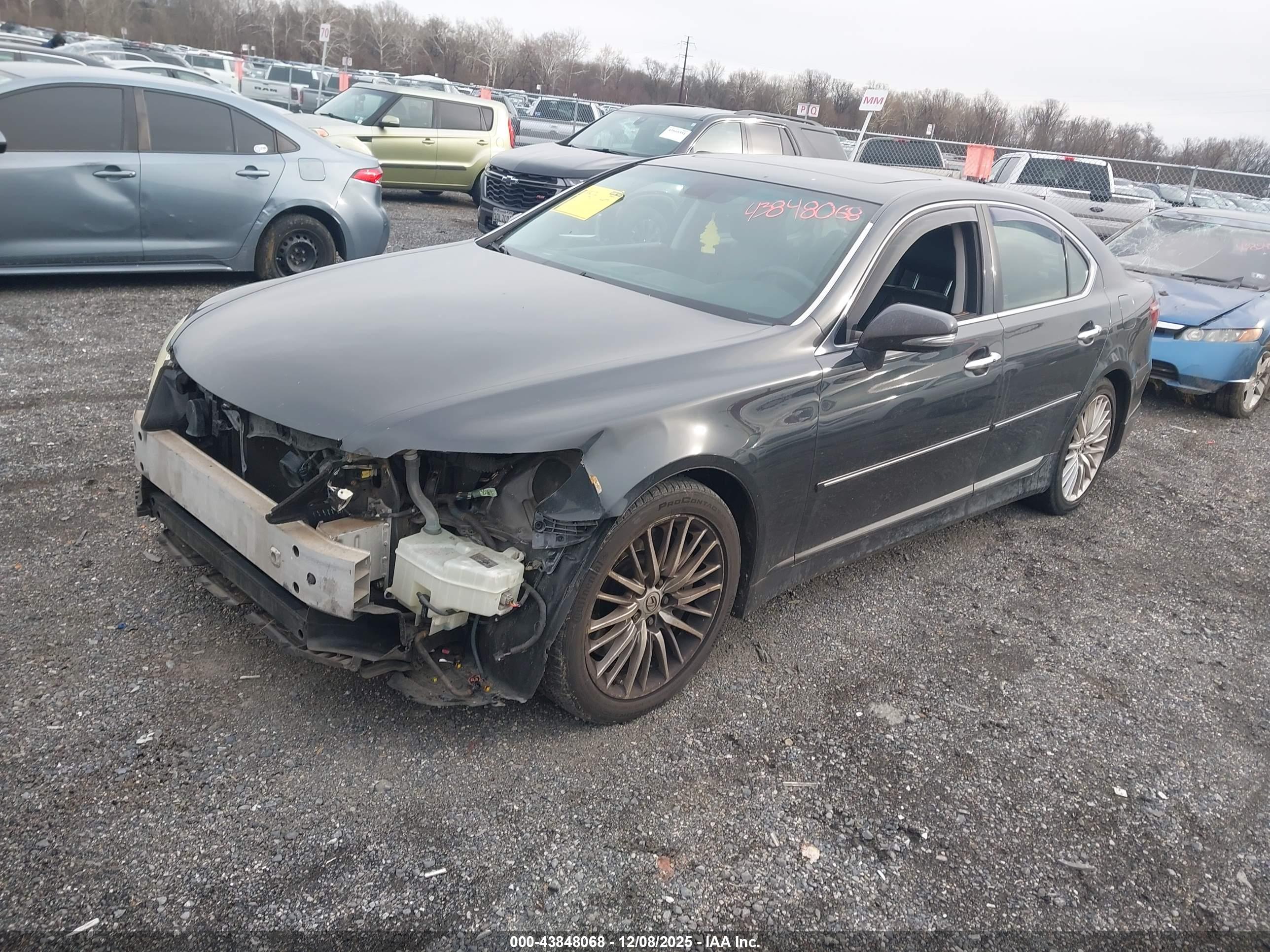 LEXUS LS image 2