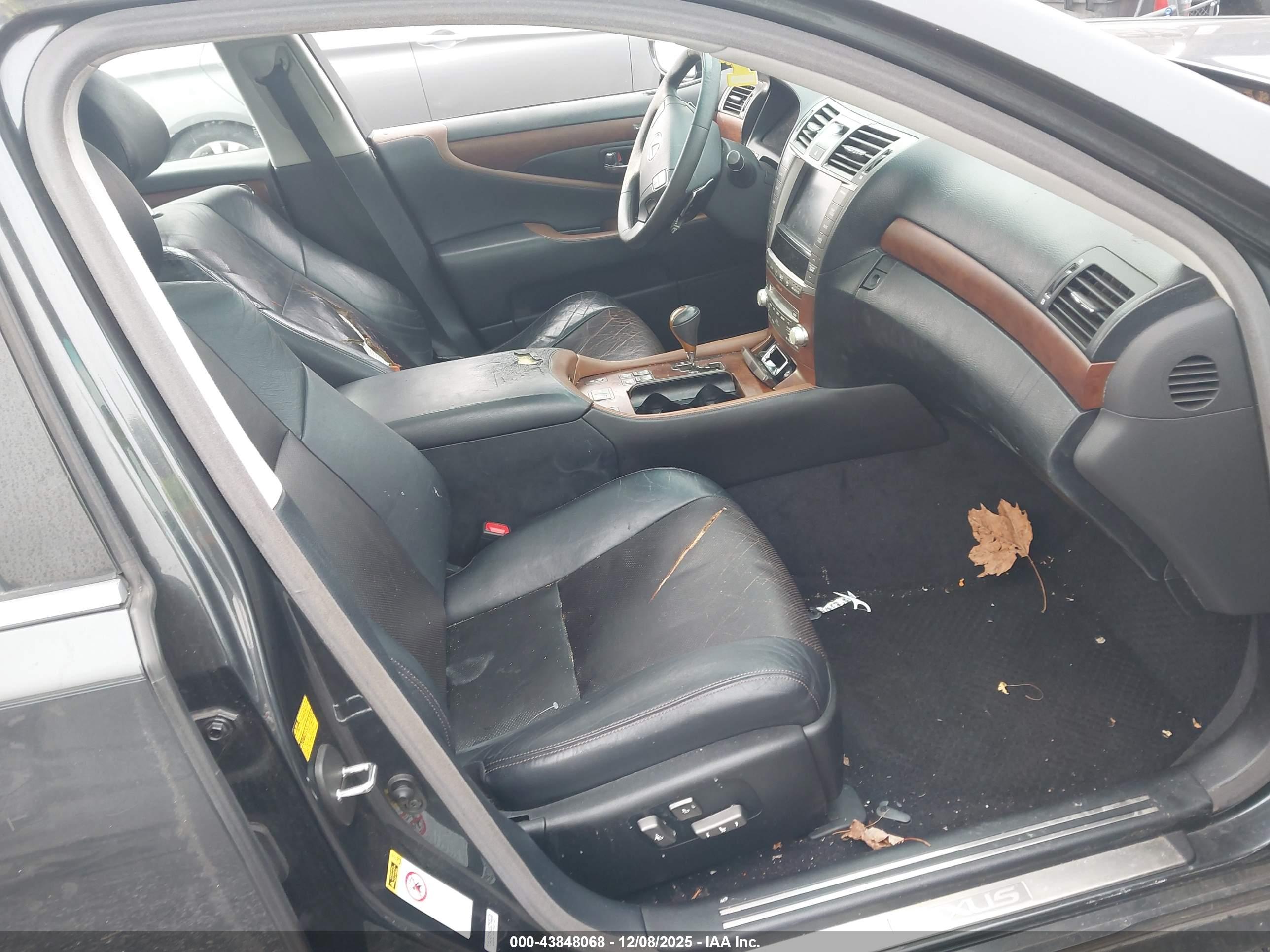 LEXUS LS image 5