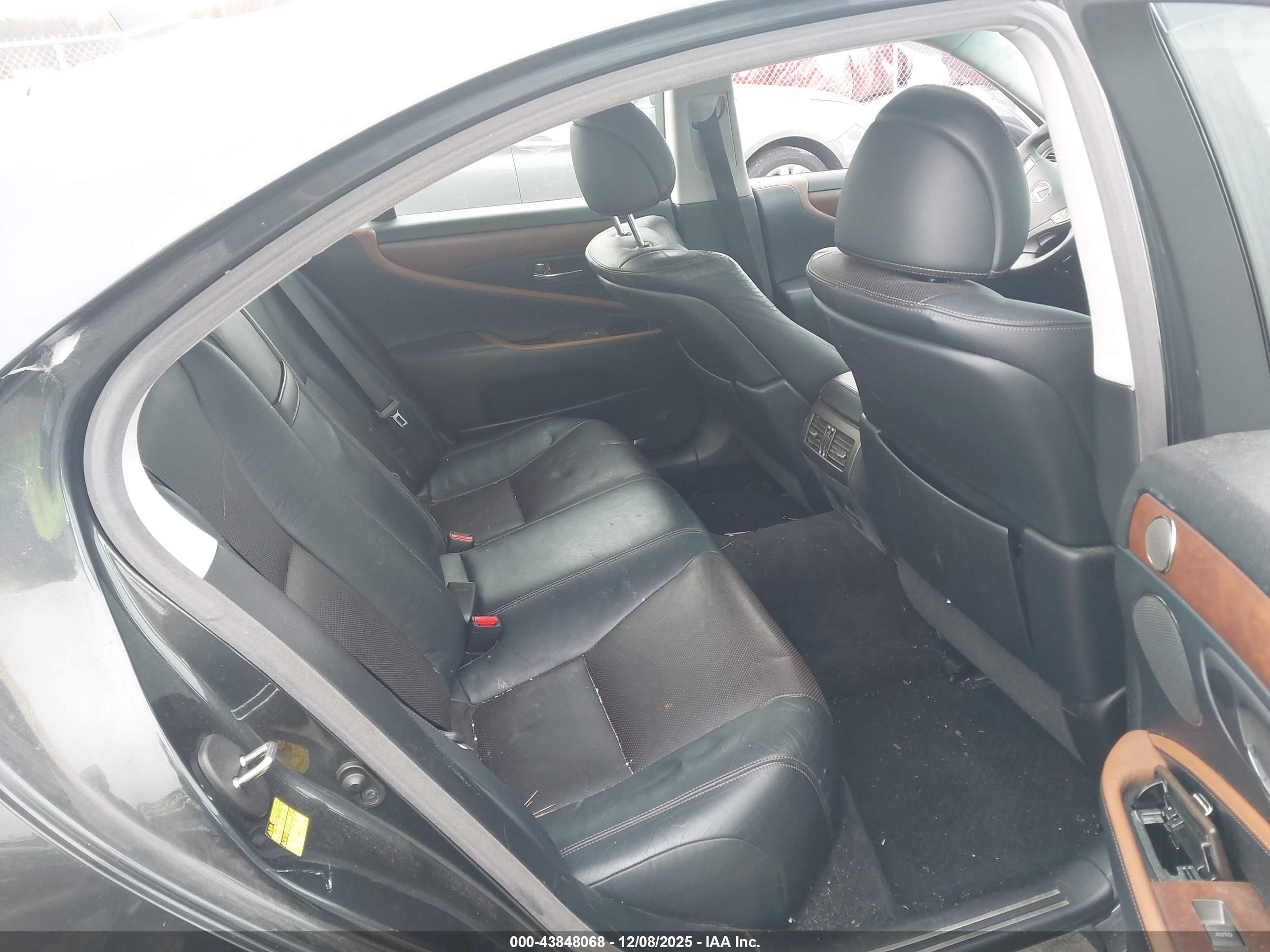 LEXUS LS image 8
