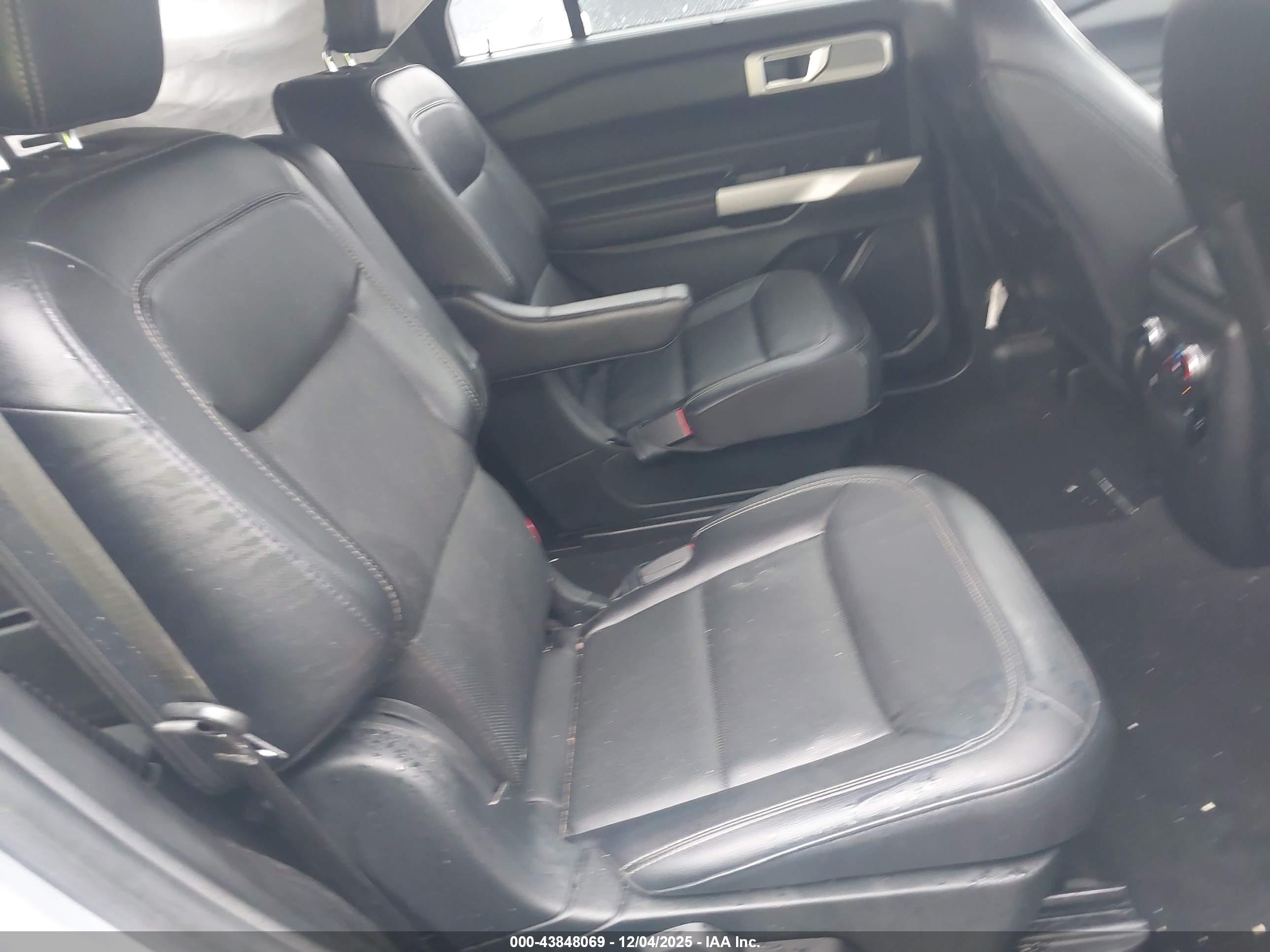 FORD EXPLORER image 8