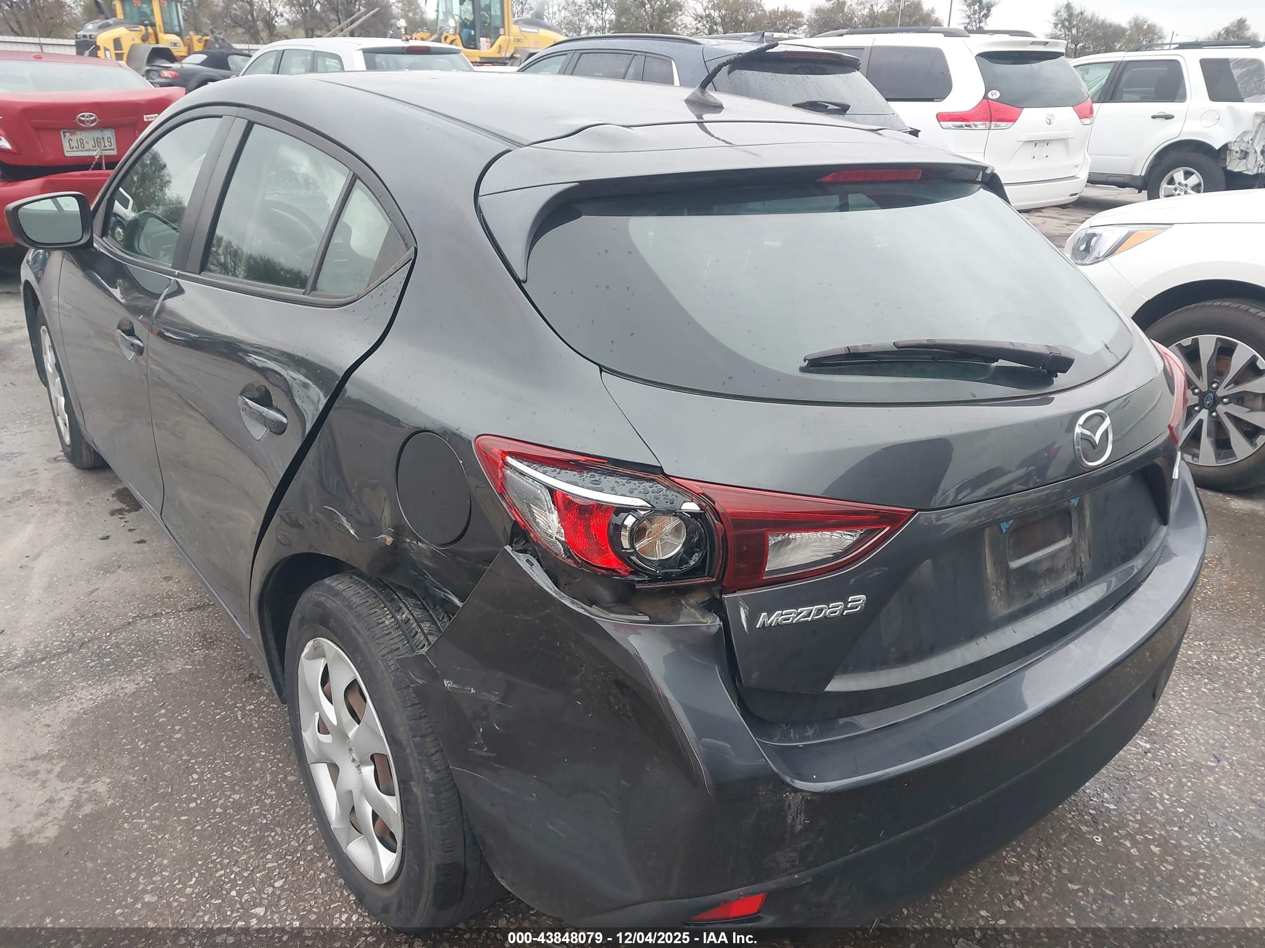 MAZDA MAZDA3 image 3