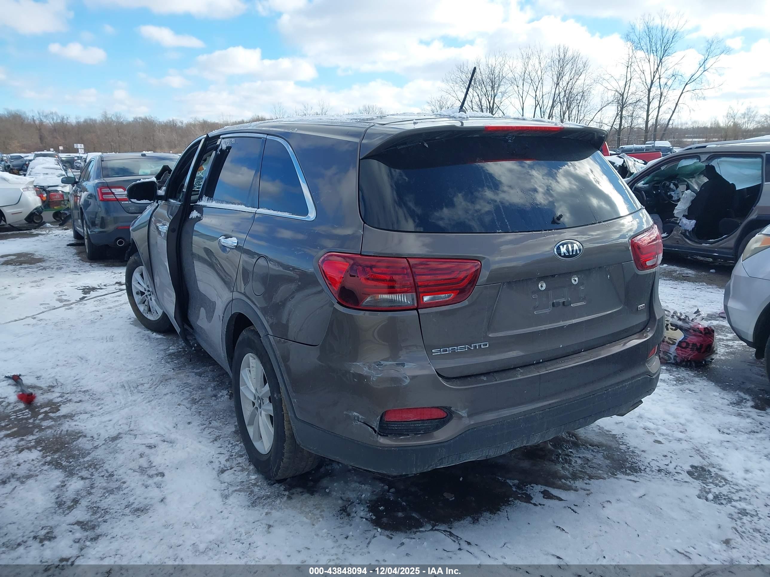 KIA SORENTO image 3