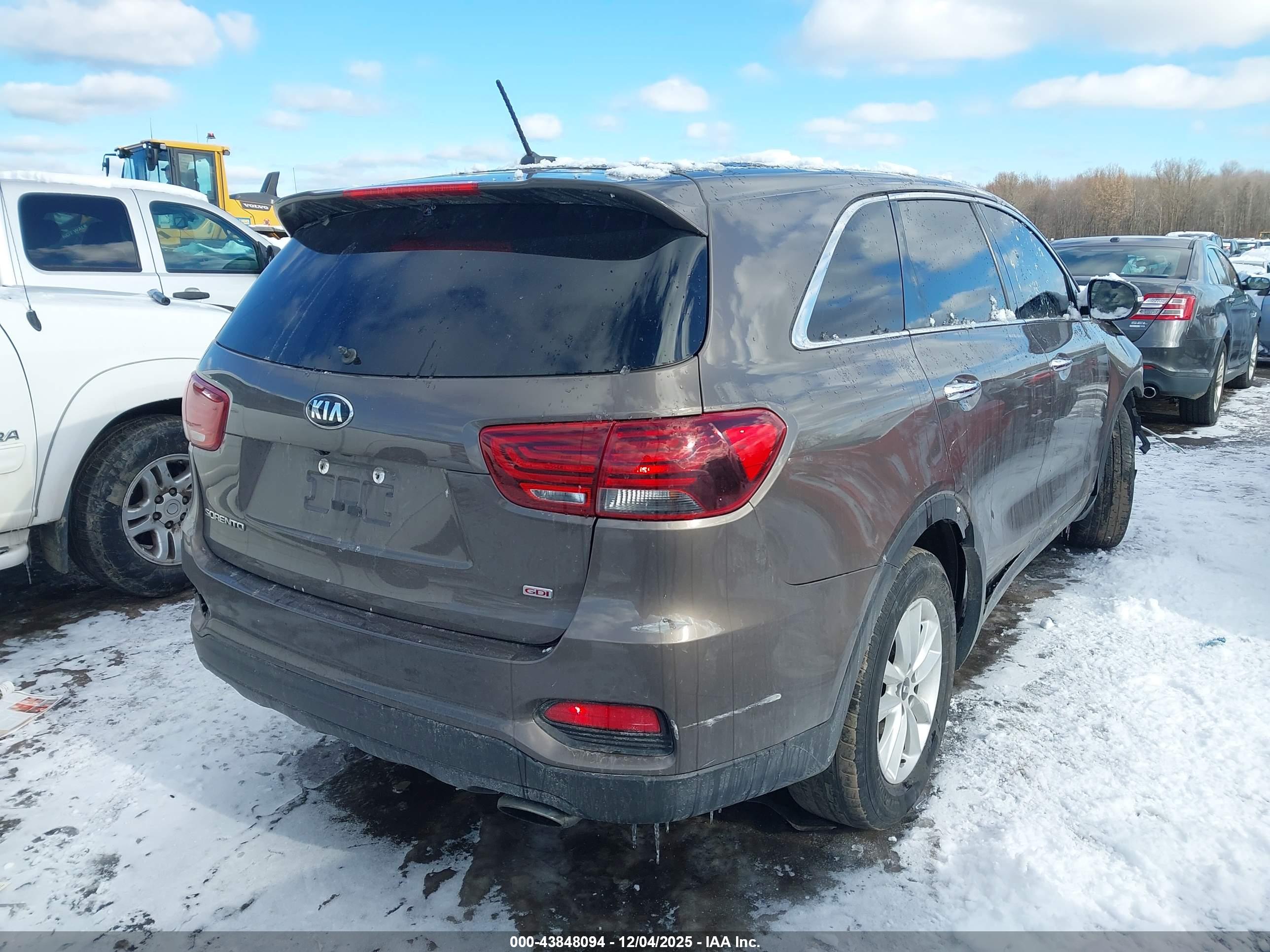 KIA SORENTO image 4