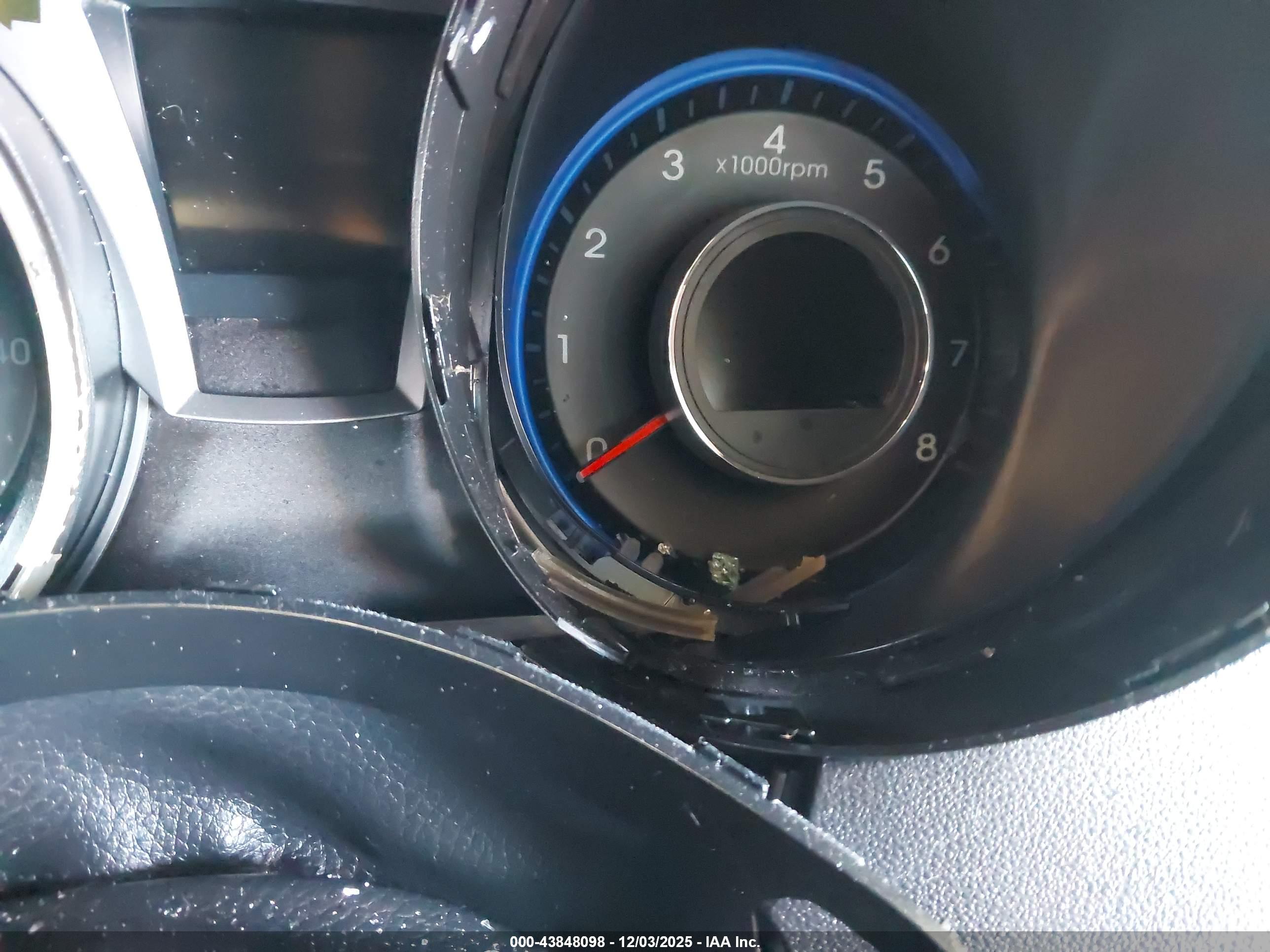 HYUNDAI GENESIS image 7