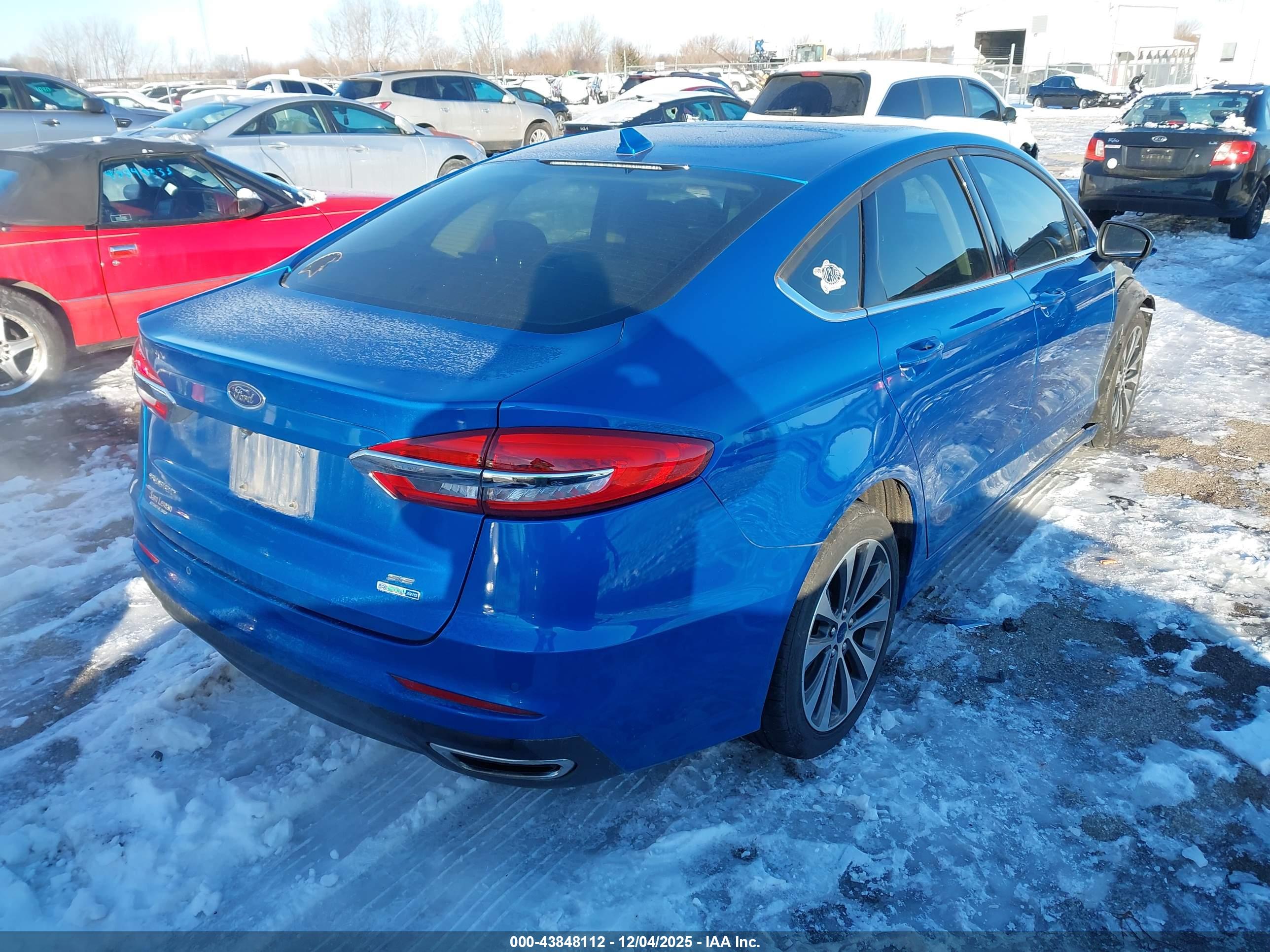 FORD FUSION image 4