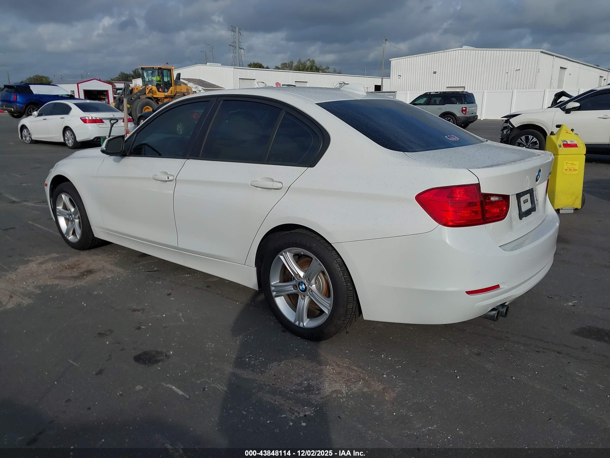 BMW 328I image 3