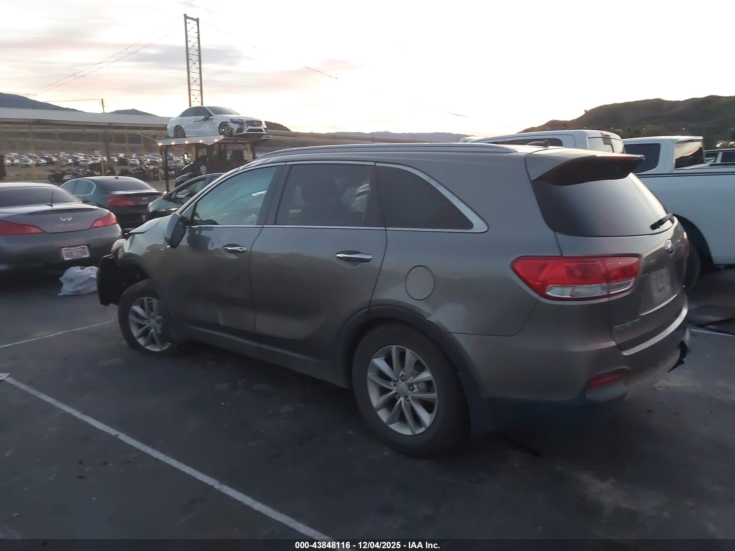 KIA SORENTO image 3