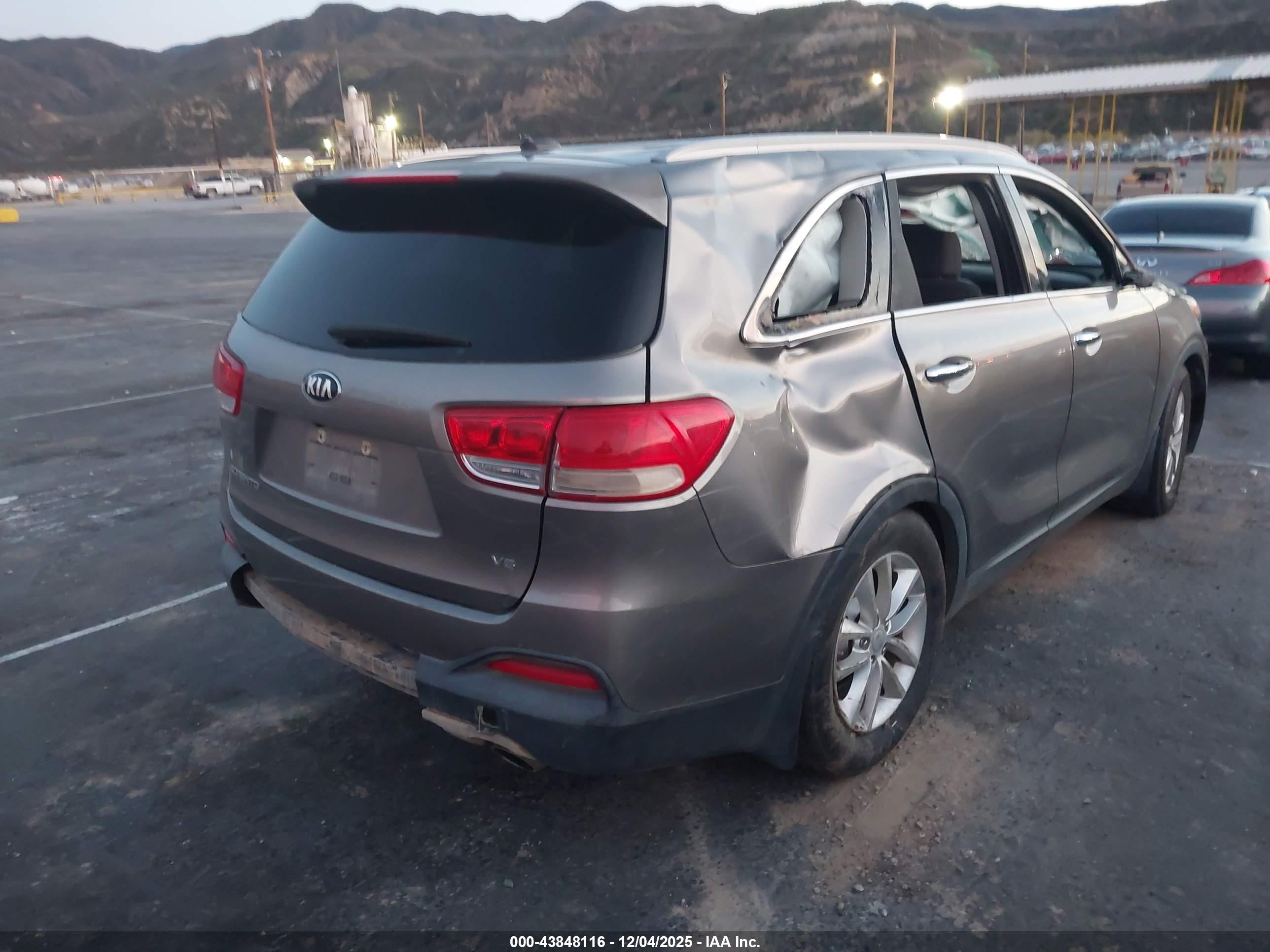 KIA SORENTO image 4