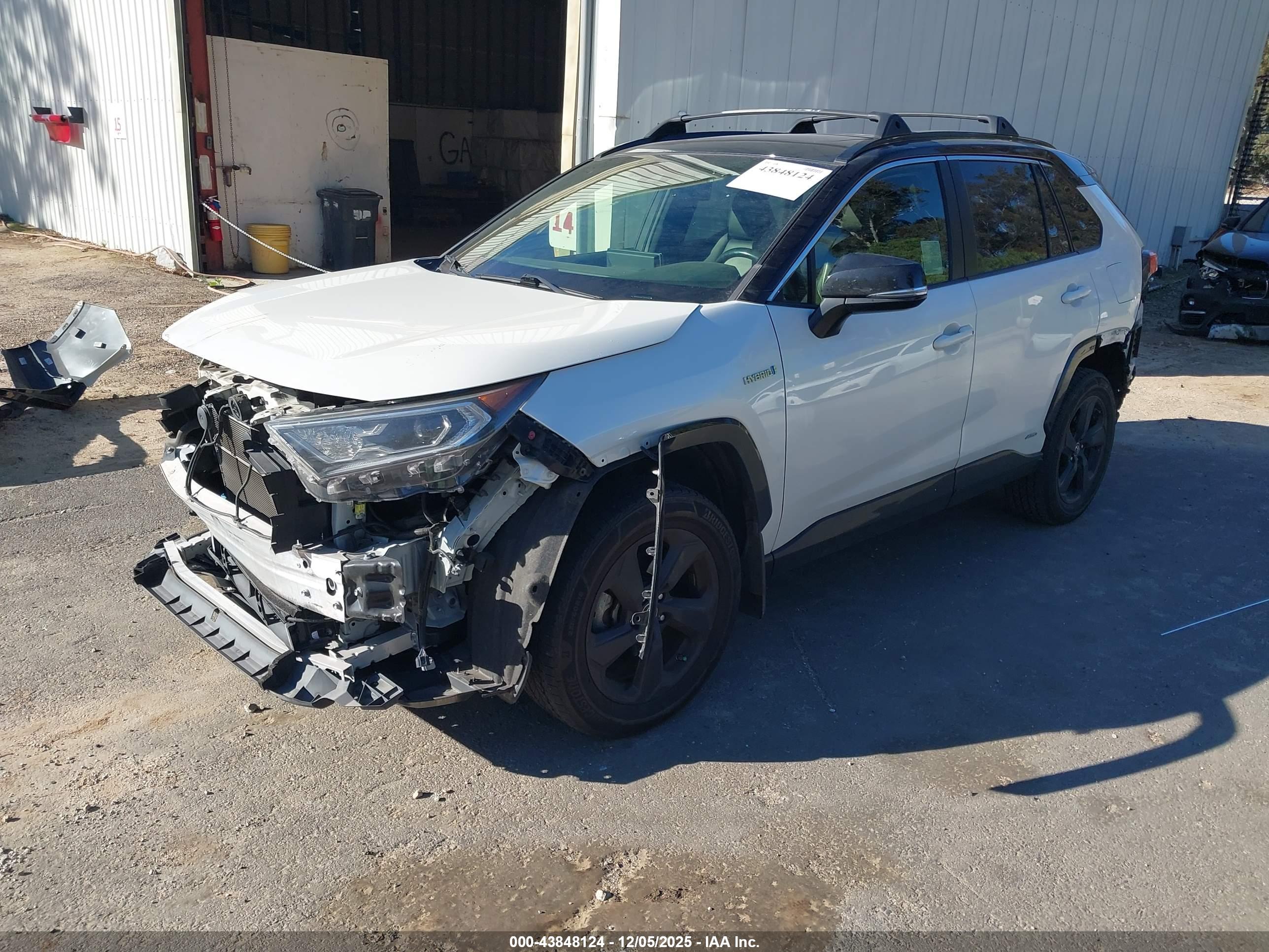 TOYOTA RAV4 image 2