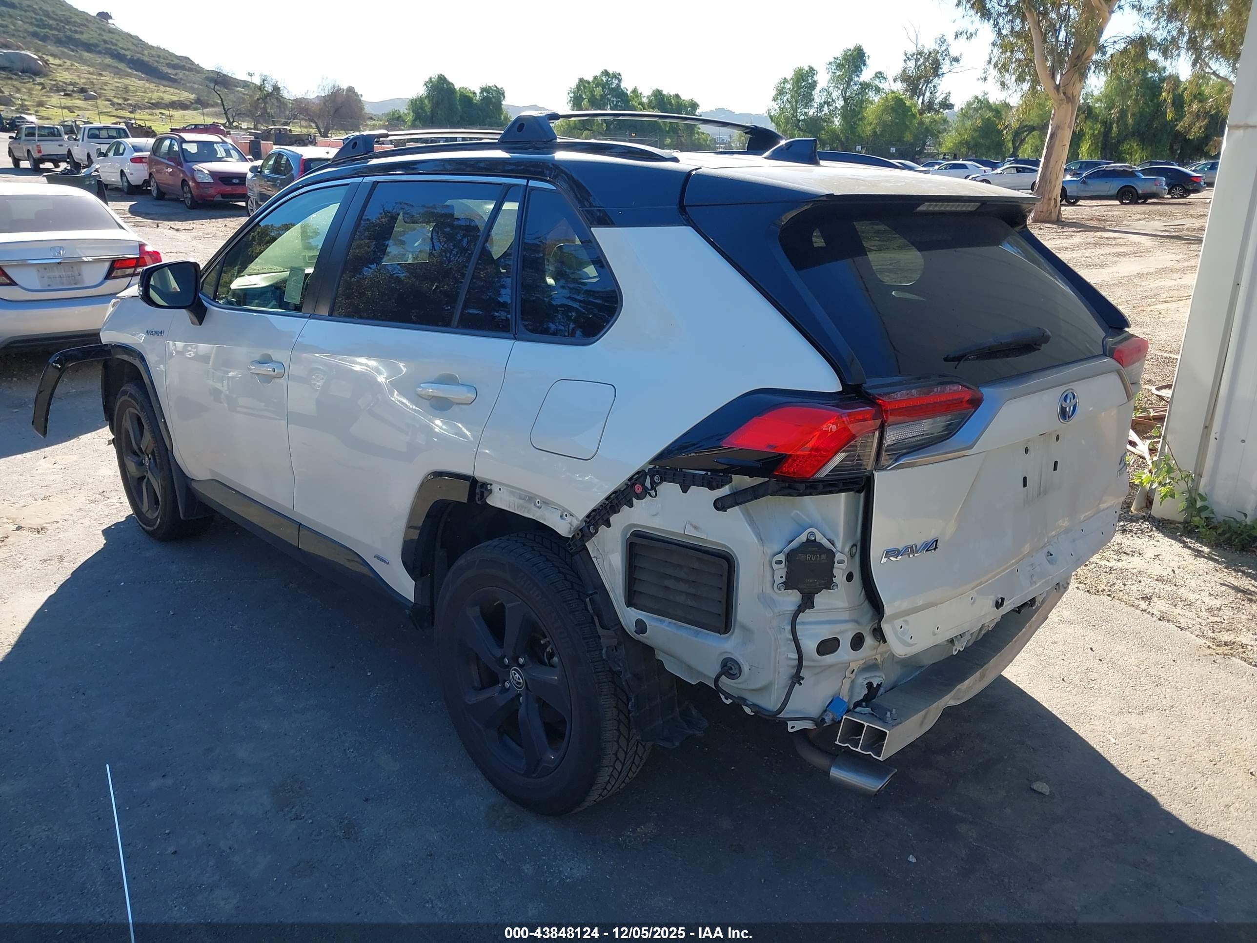 TOYOTA RAV4 image 3