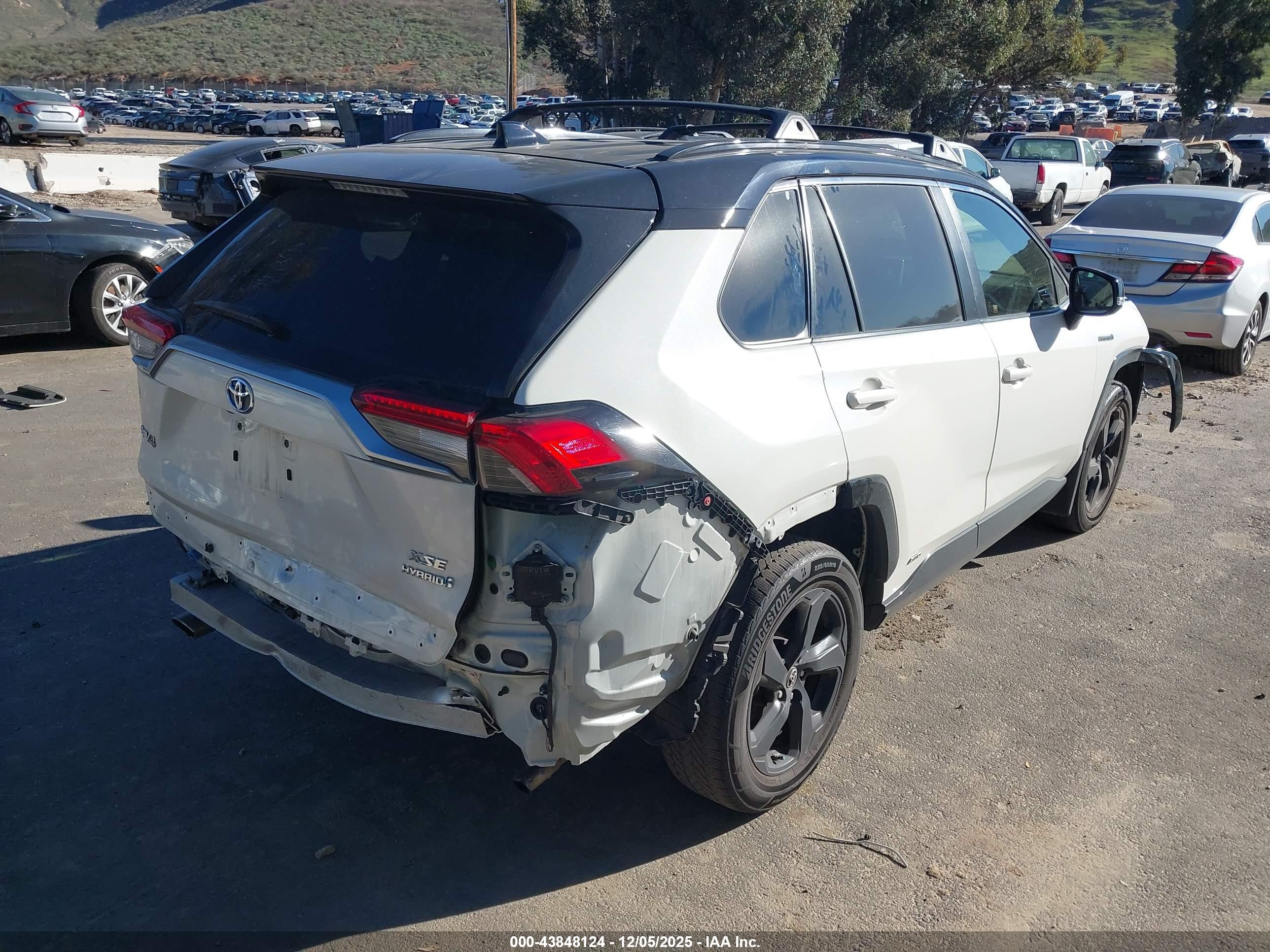 TOYOTA RAV4 image 4
