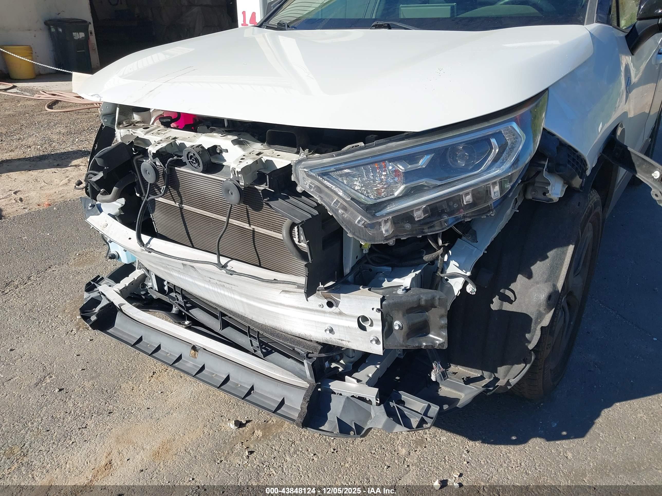 TOYOTA RAV4 image 6