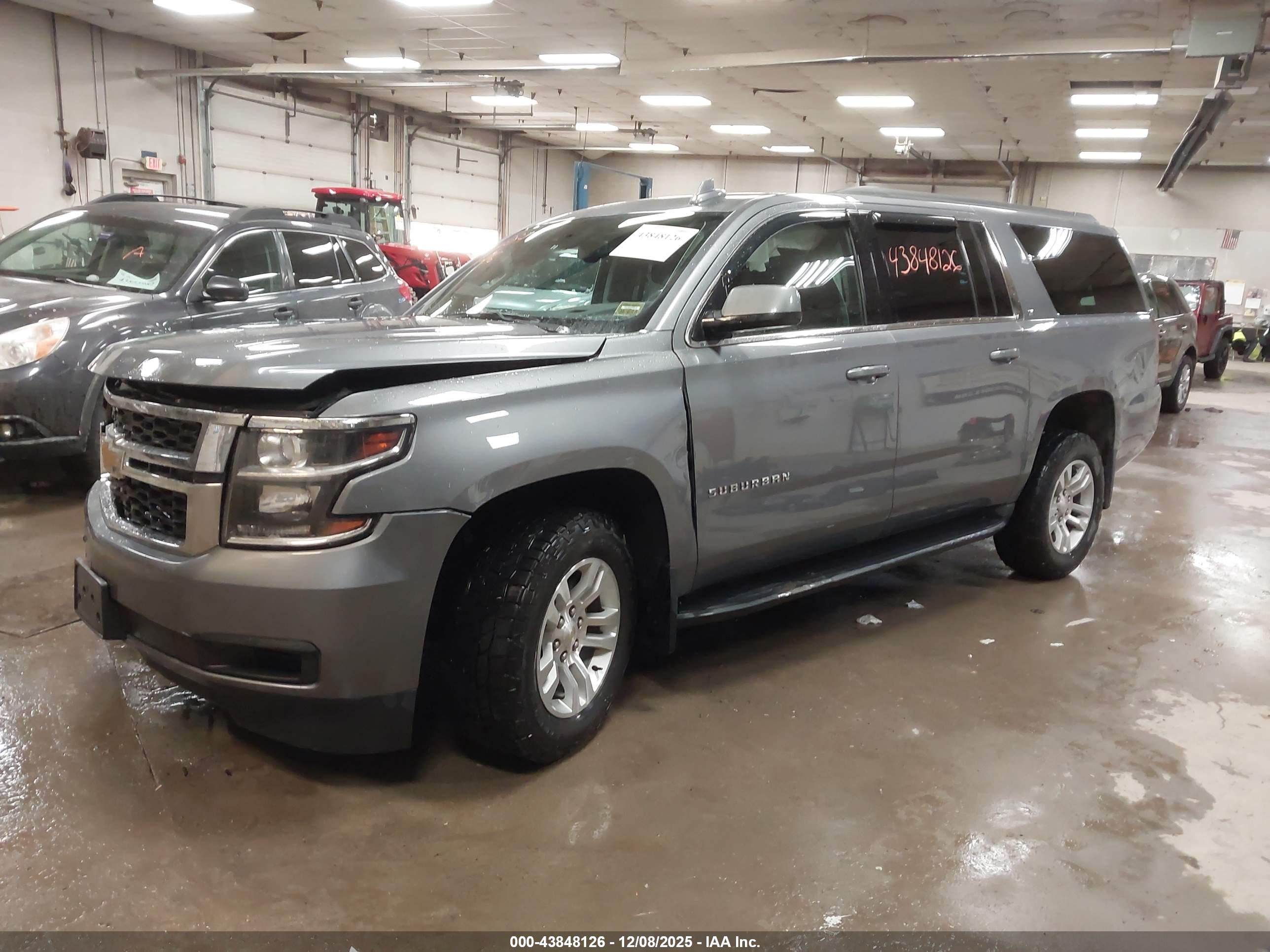 CHEVROLET SUBURBAN image 2
