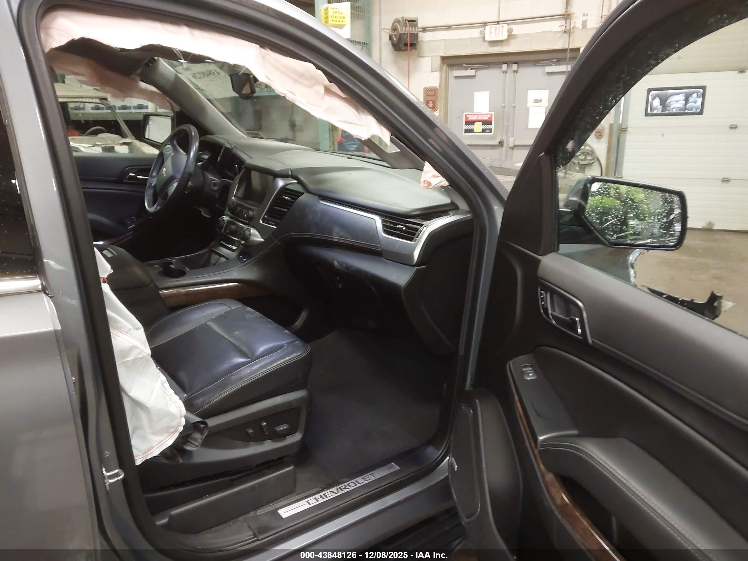 CHEVROLET SUBURBAN image 5