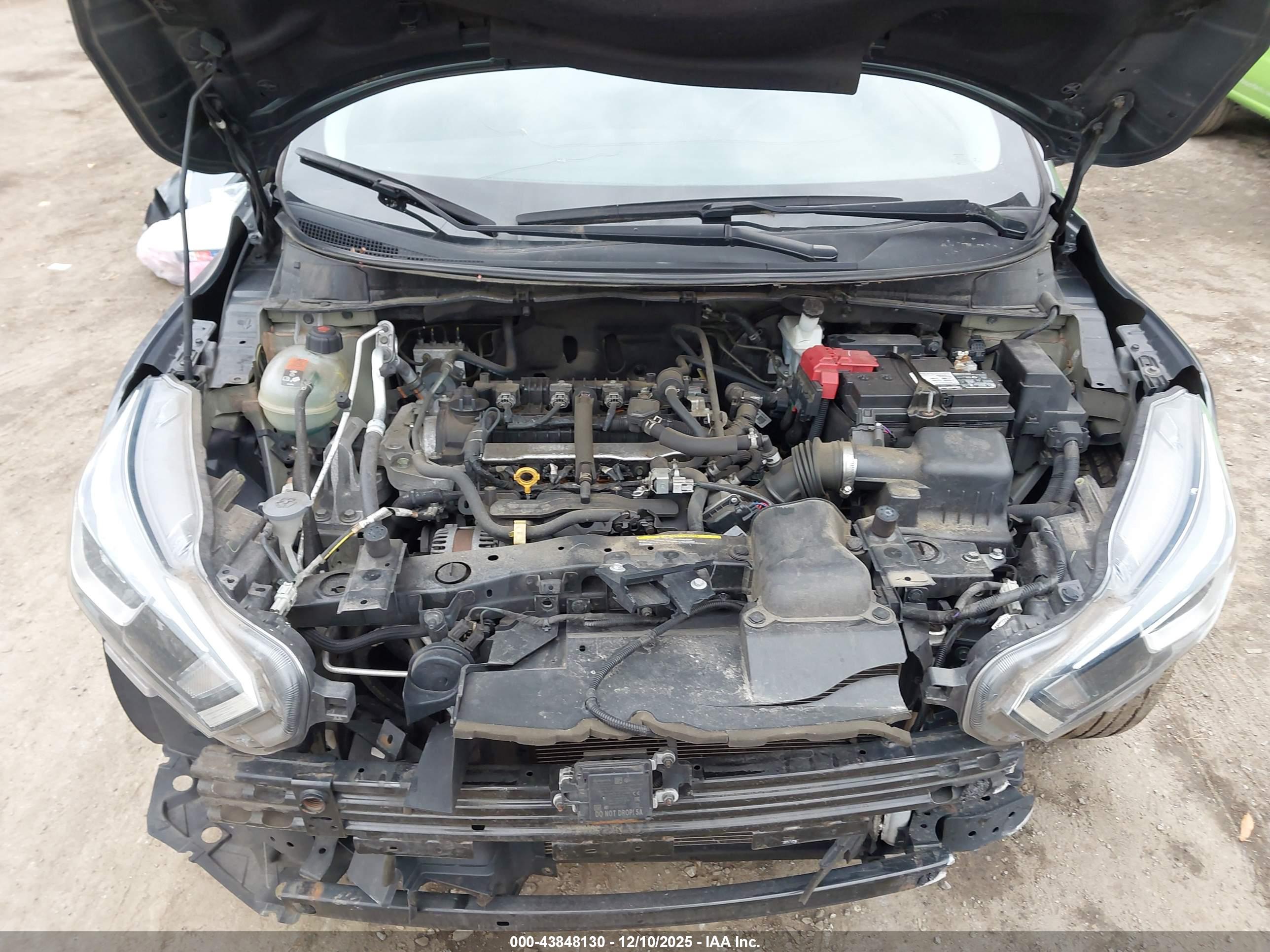 NISSAN VERSA image 10