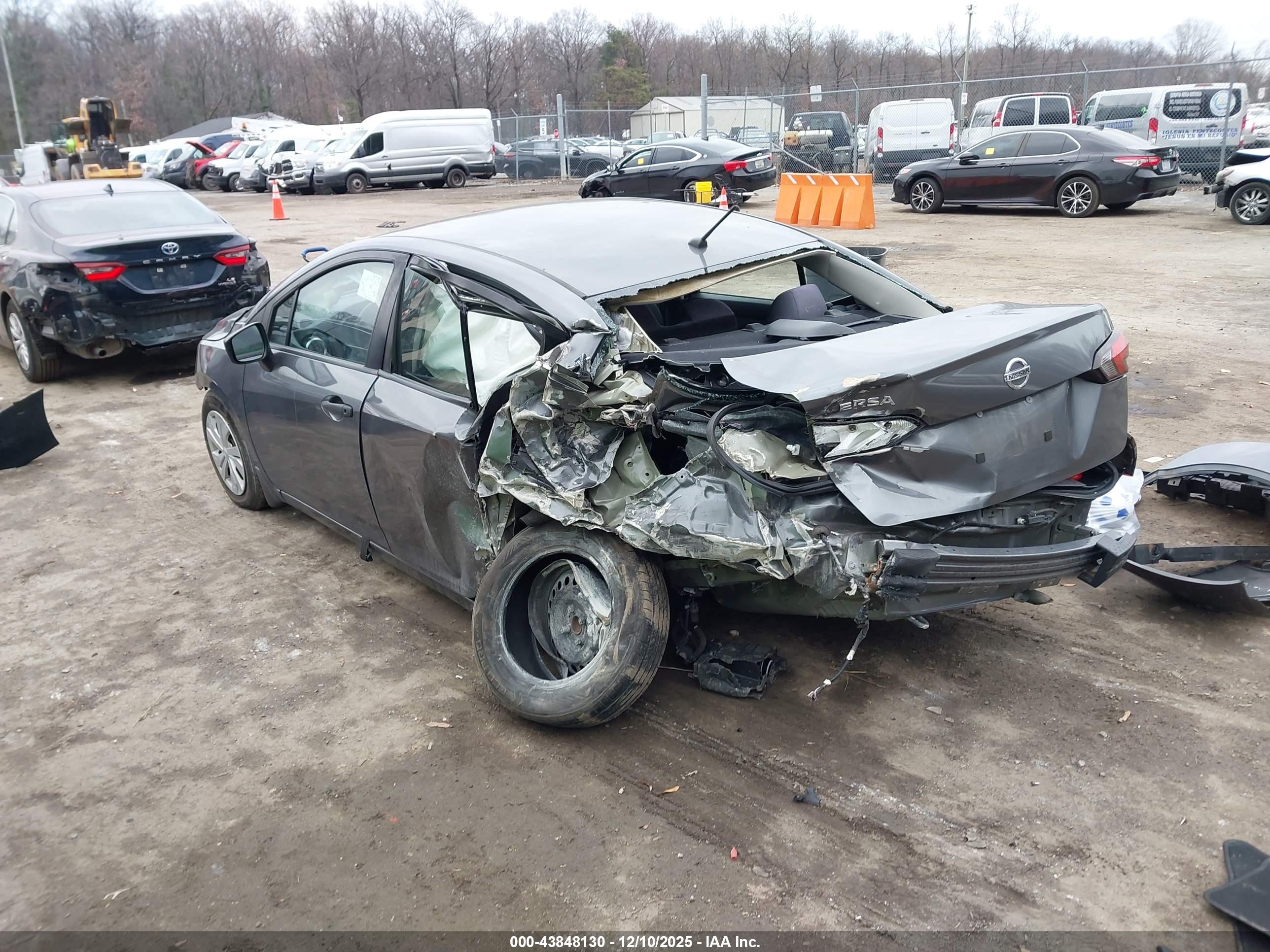 NISSAN VERSA image 3
