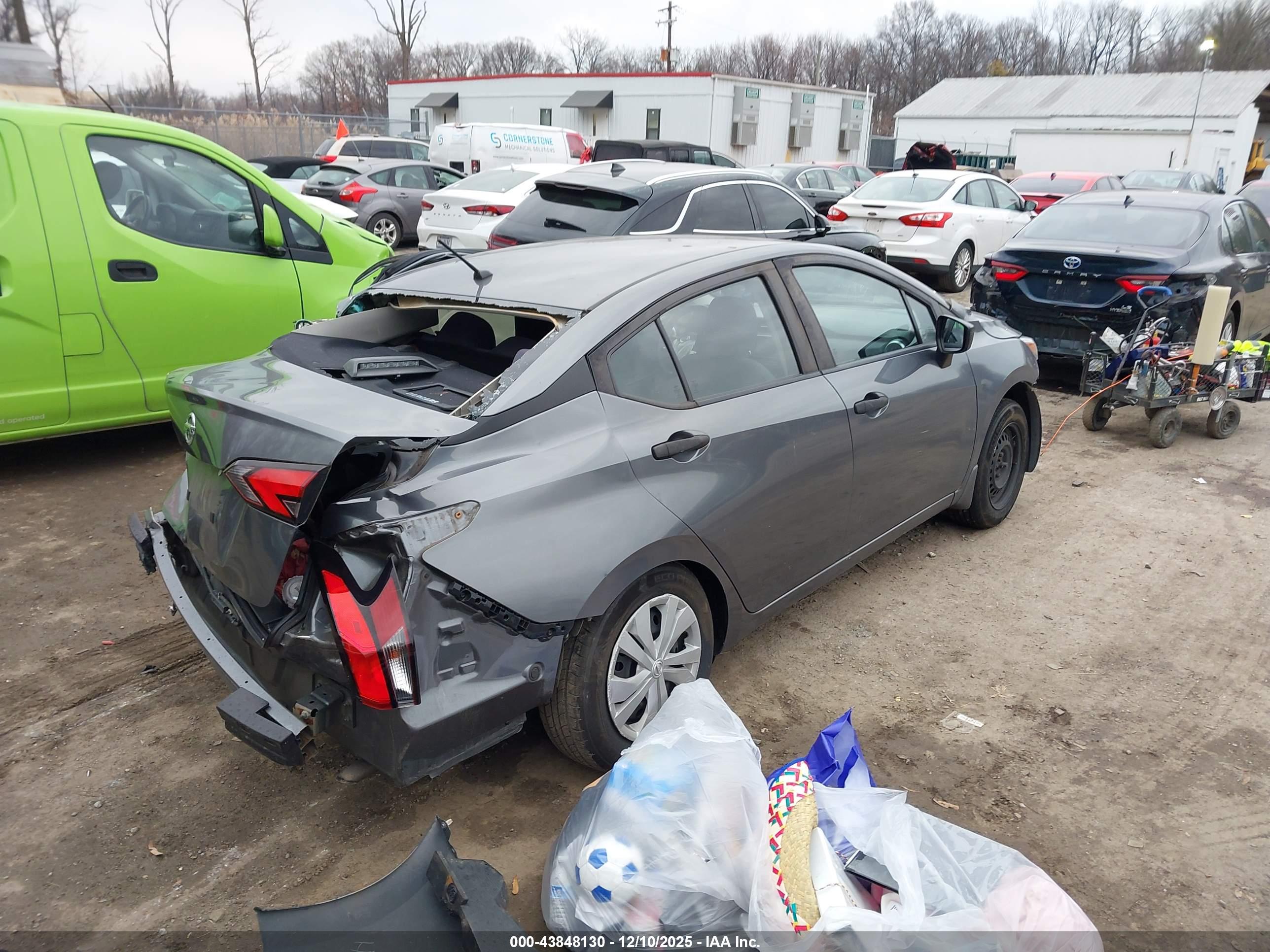 NISSAN VERSA image 4