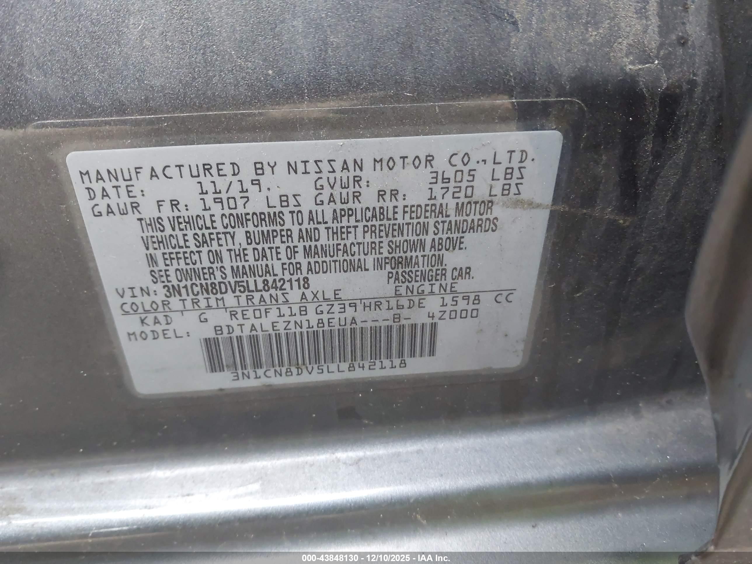 NISSAN VERSA image 9