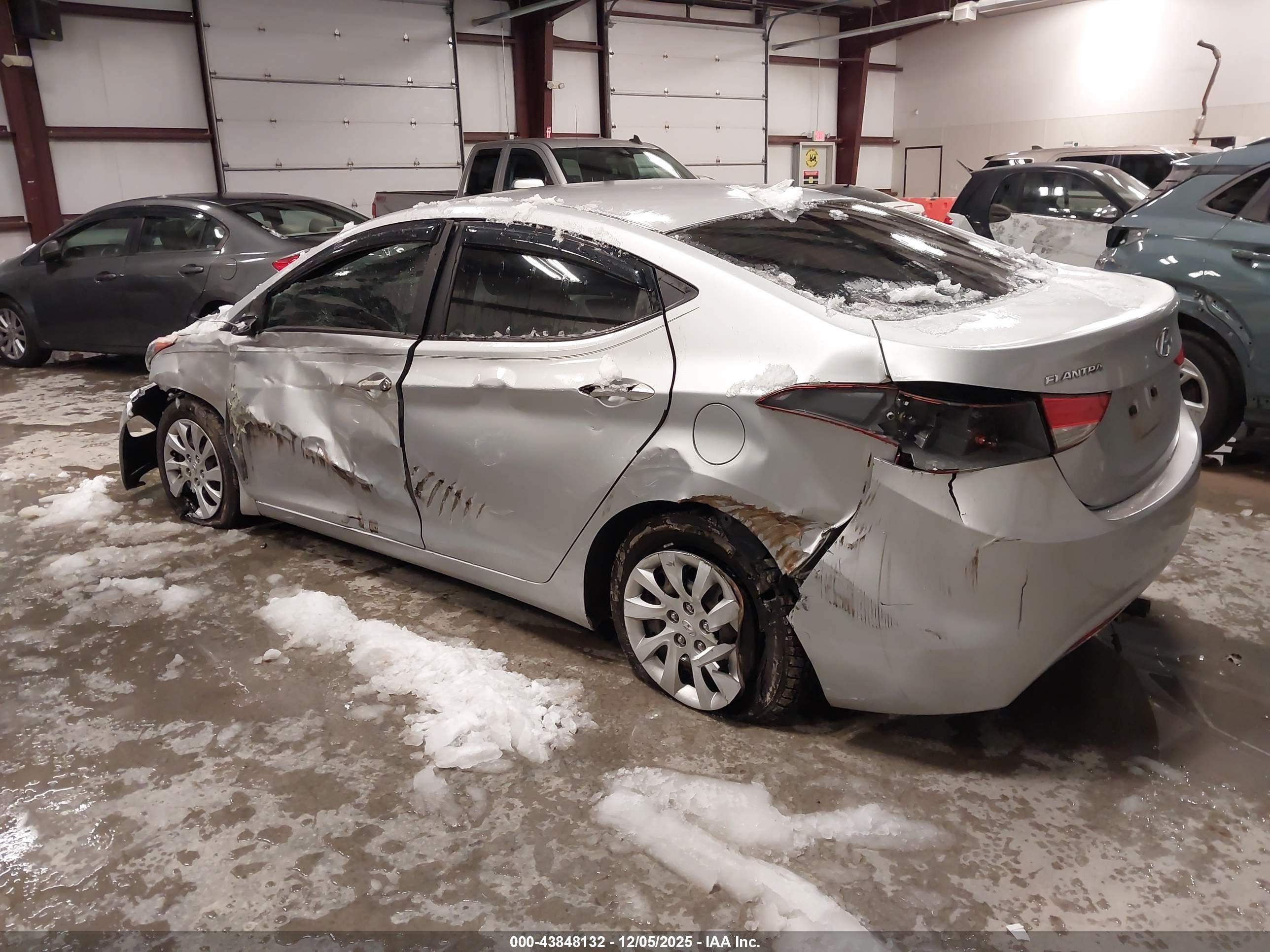 HYUNDAI ELANTRA image 3
