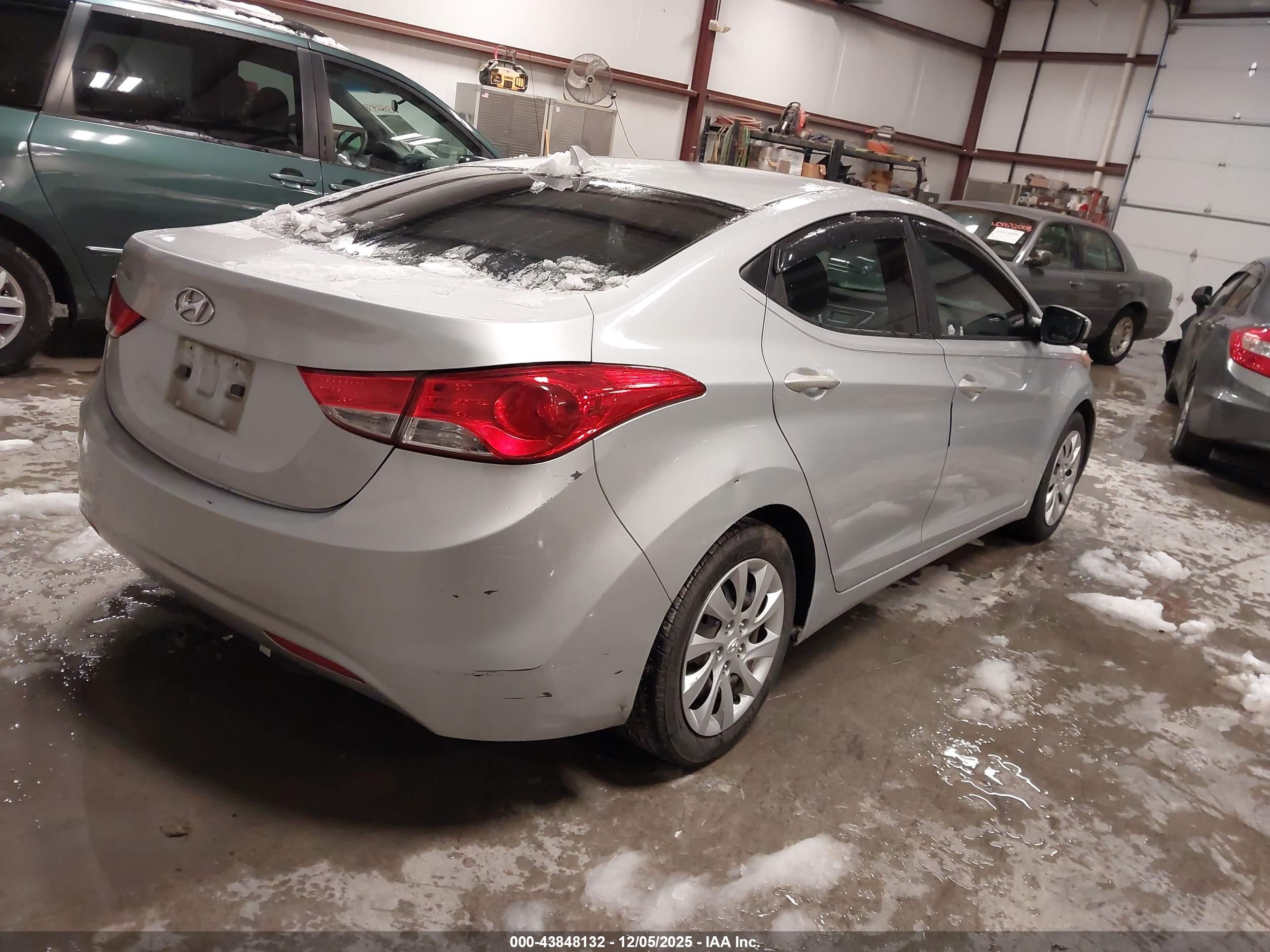 HYUNDAI ELANTRA image 4