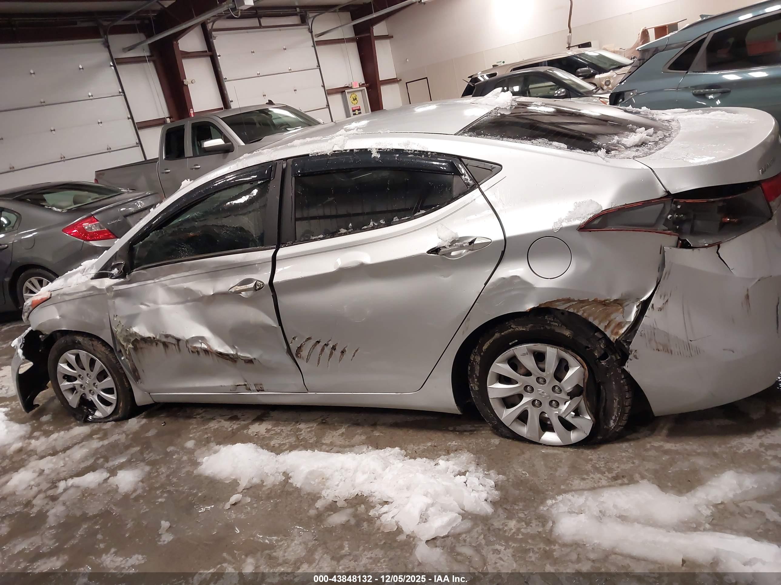 HYUNDAI ELANTRA image 6