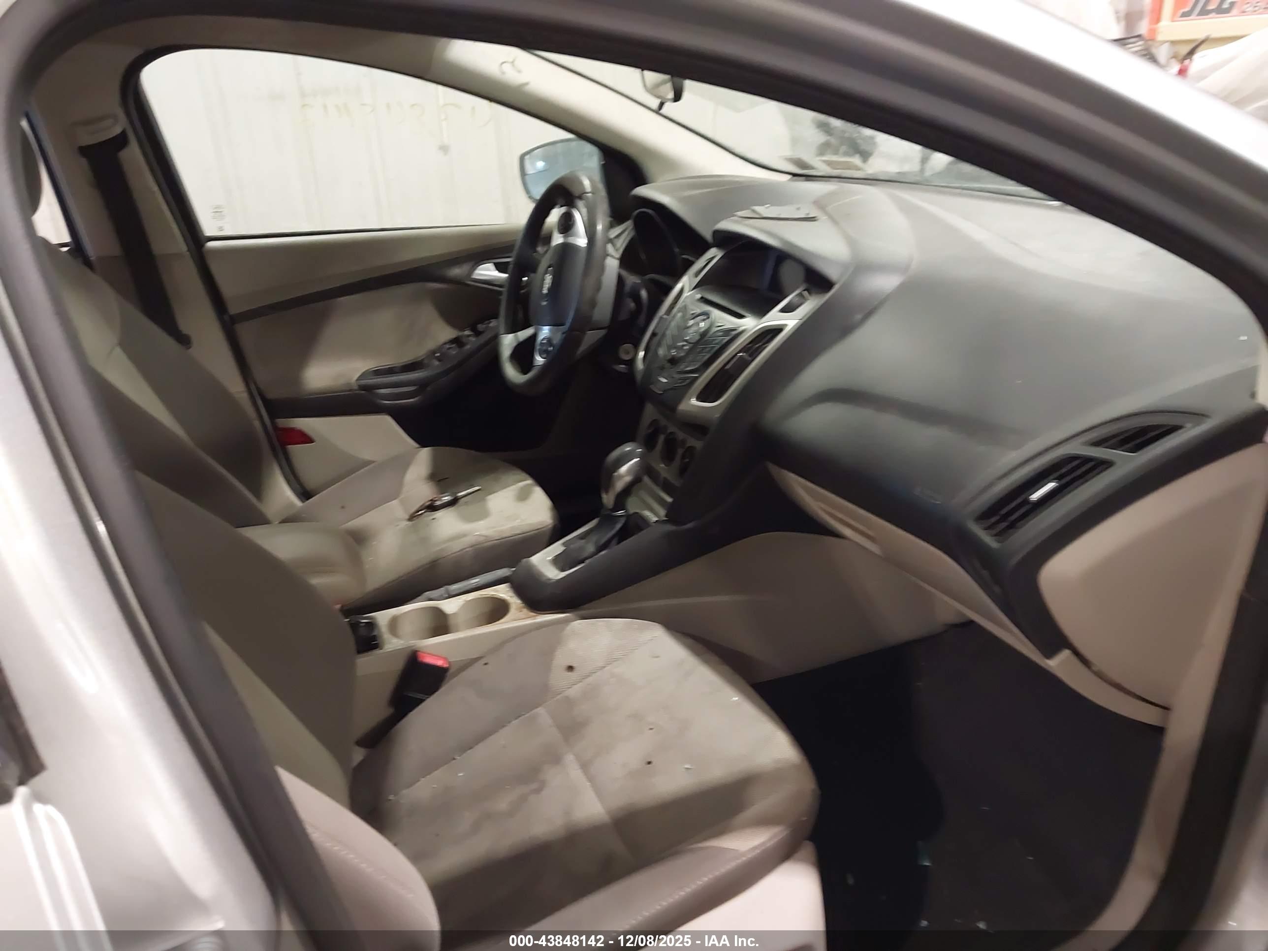 FORD FOCUS image 5