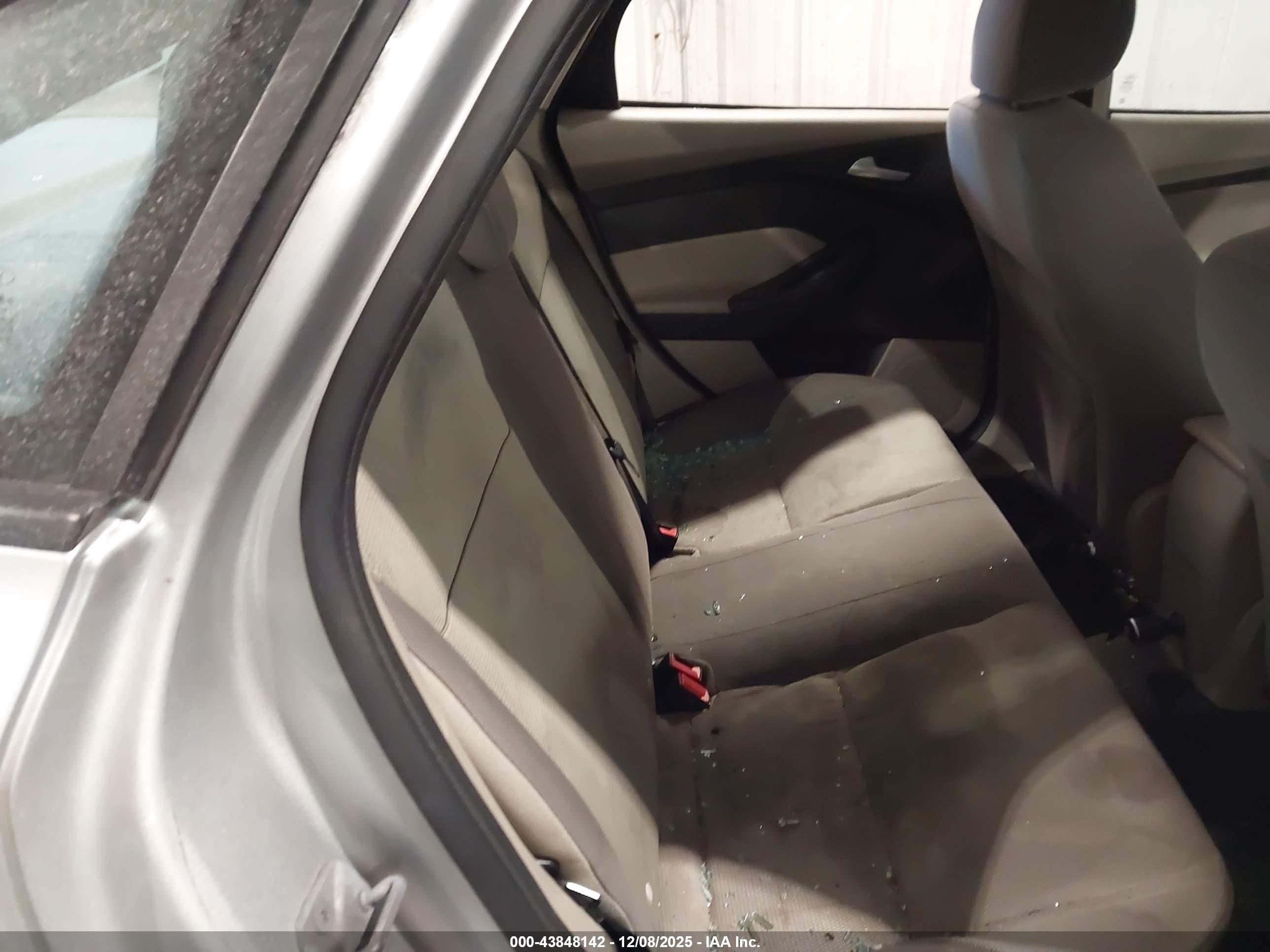 FORD FOCUS image 8