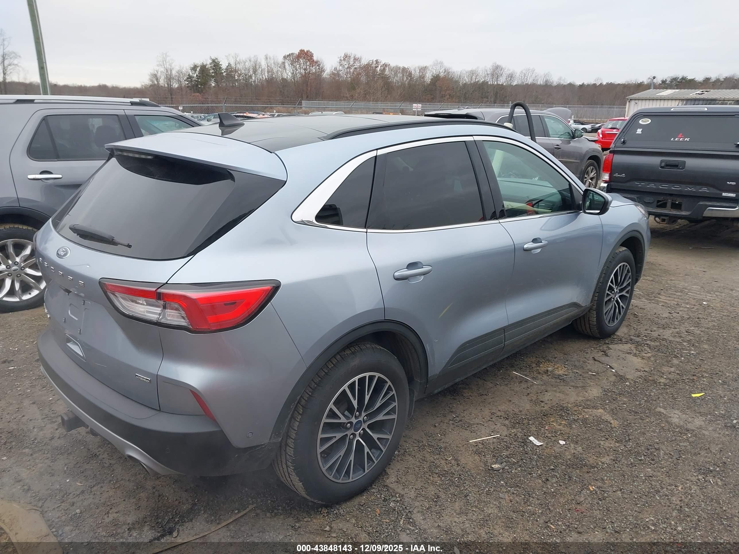 FORD ESCAPE image 4