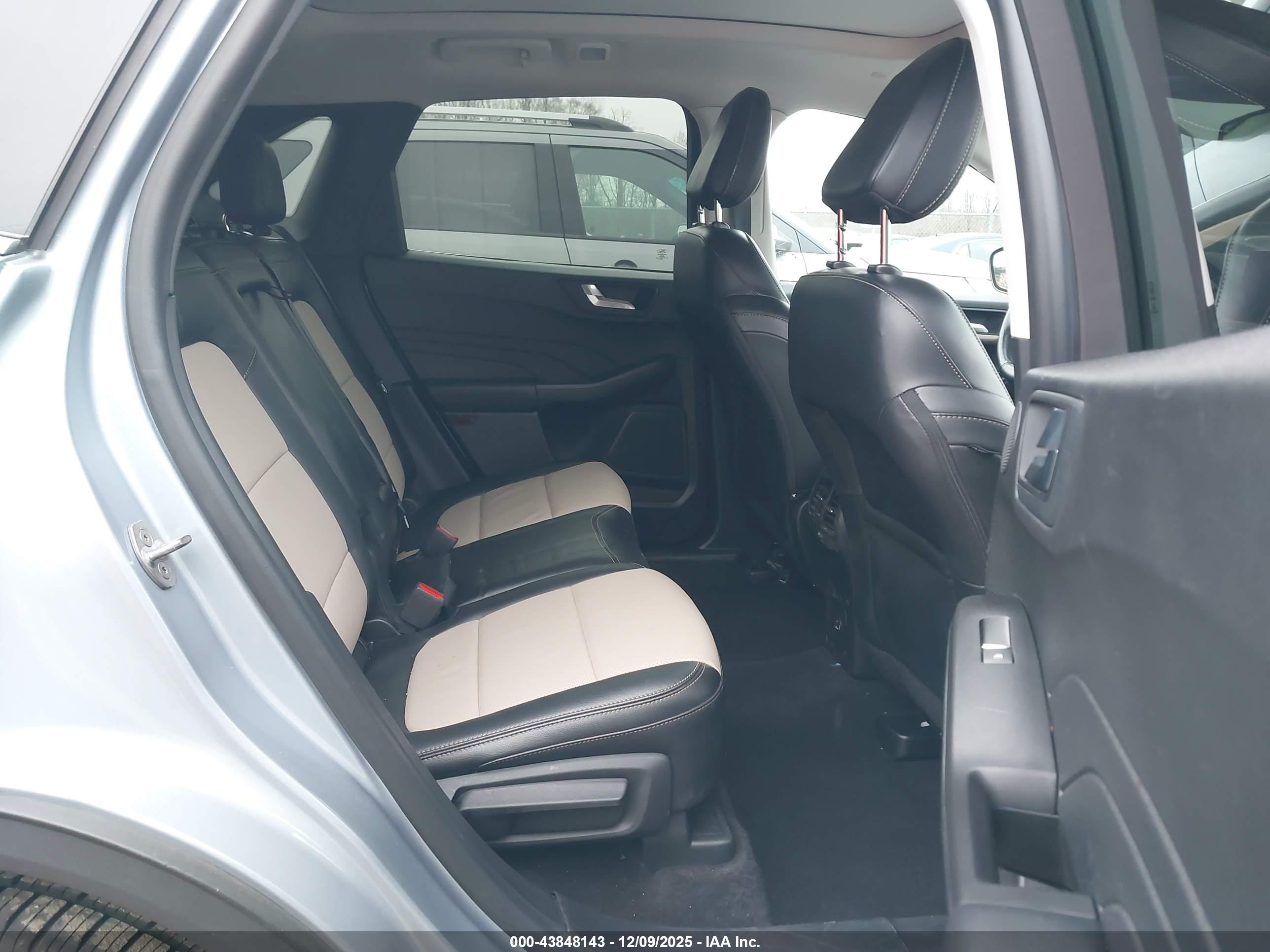 FORD ESCAPE image 8