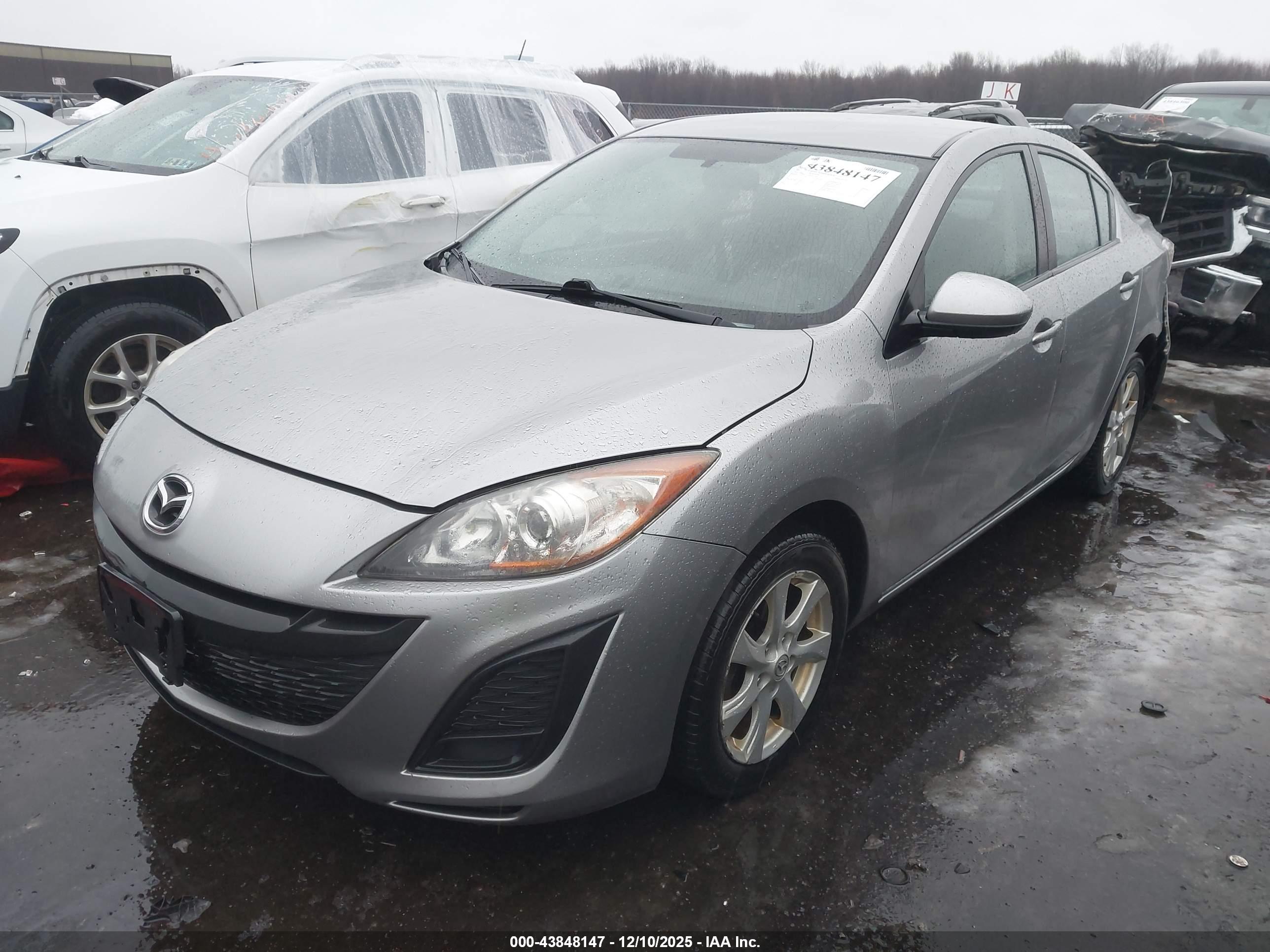 MAZDA MAZDA3 image 2