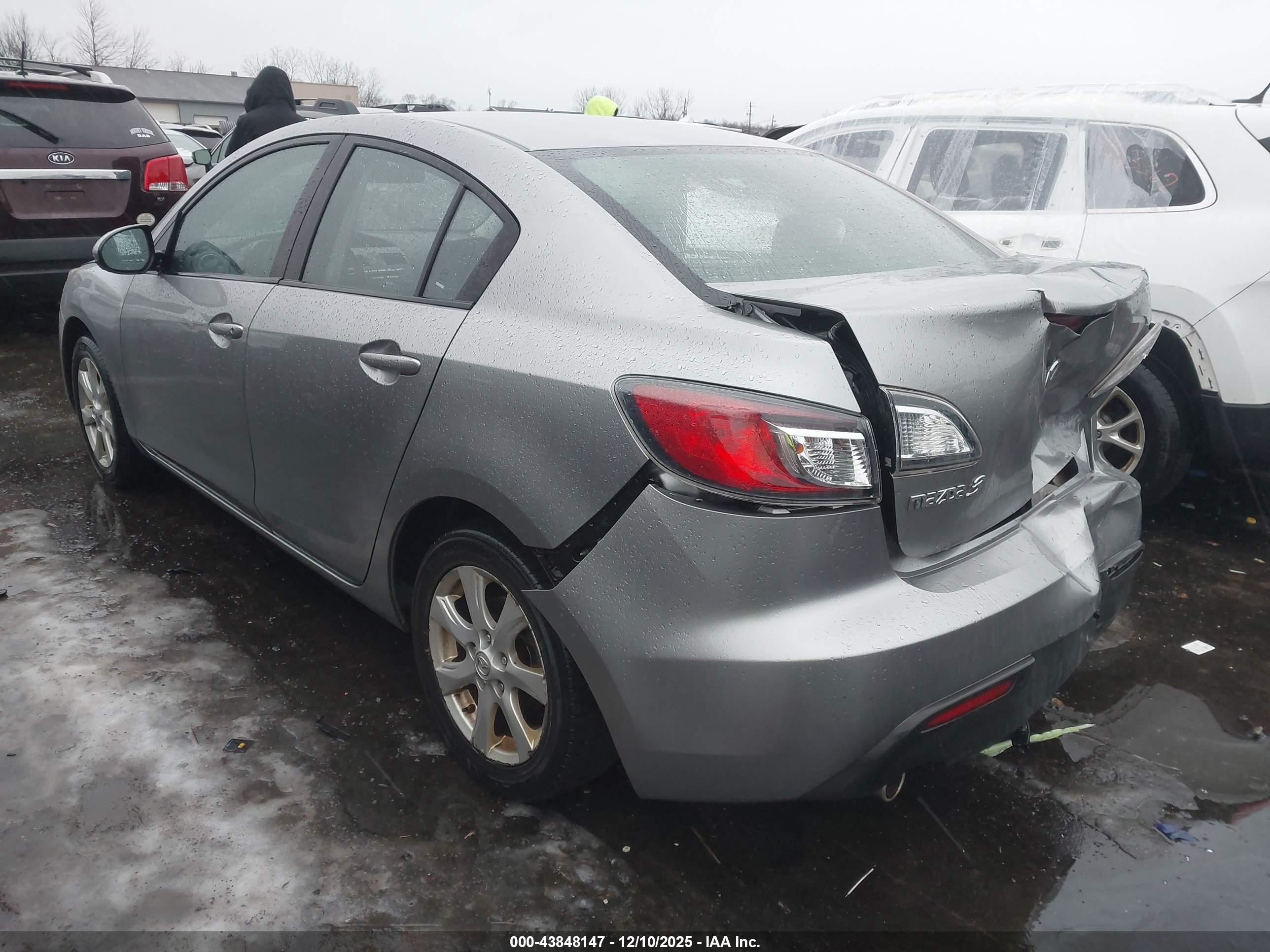 MAZDA MAZDA3 image 3