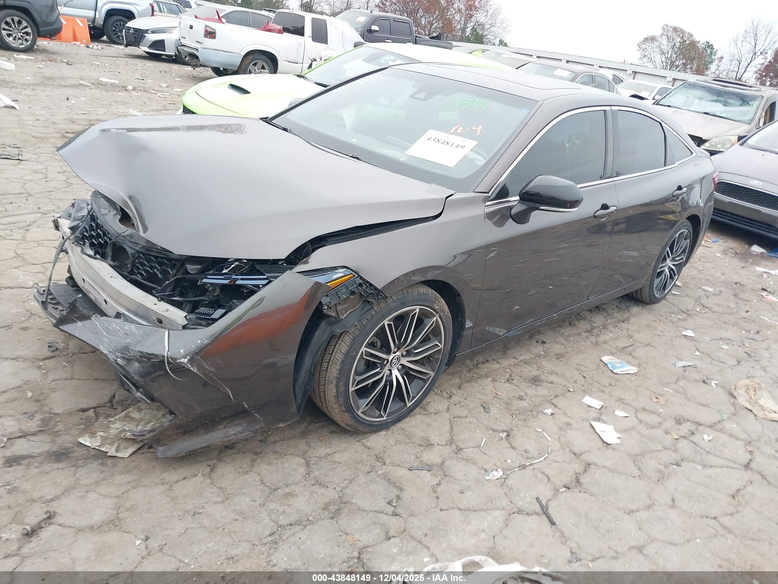 TOYOTA AVALON image 2