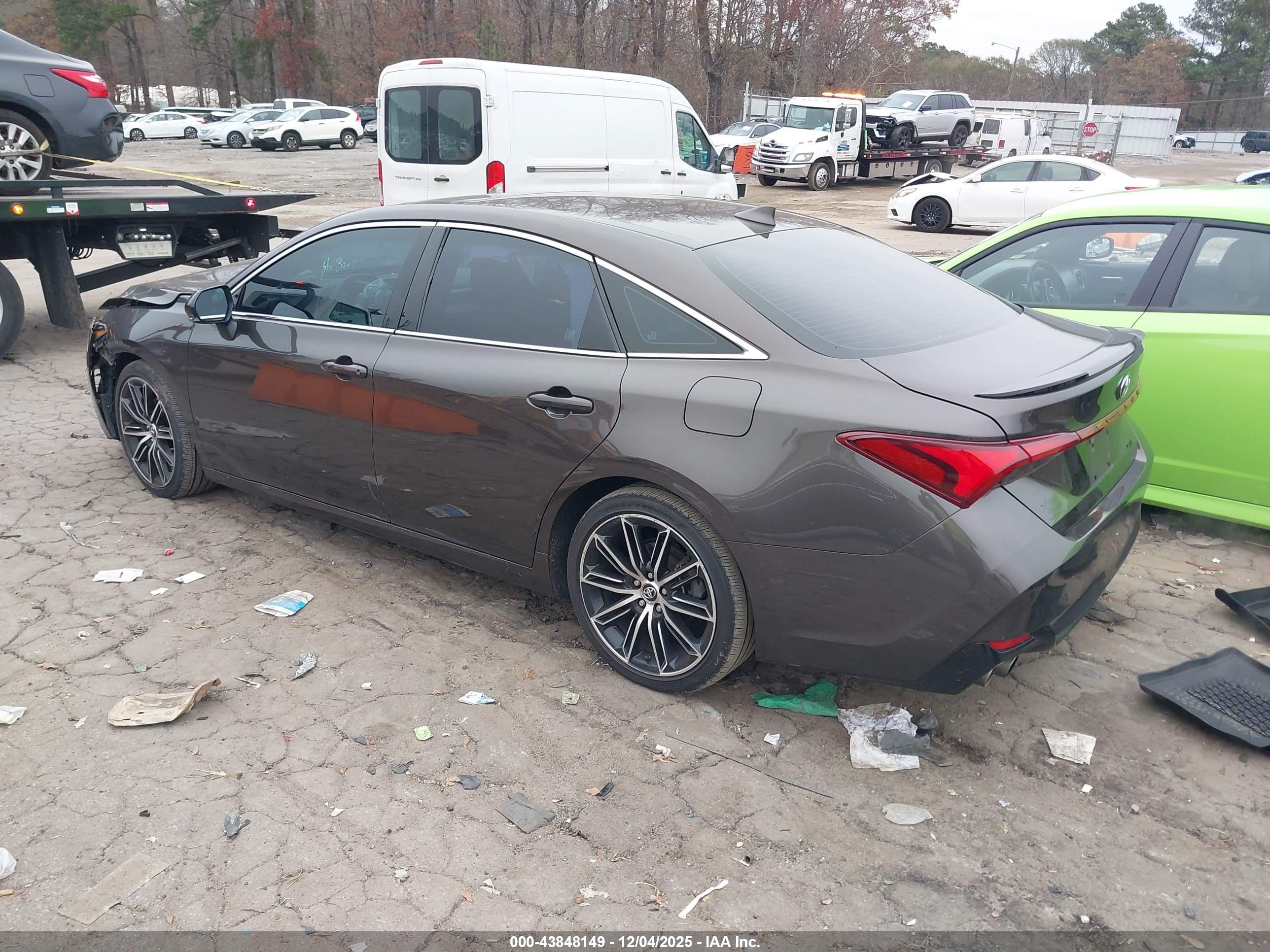 TOYOTA AVALON image 3