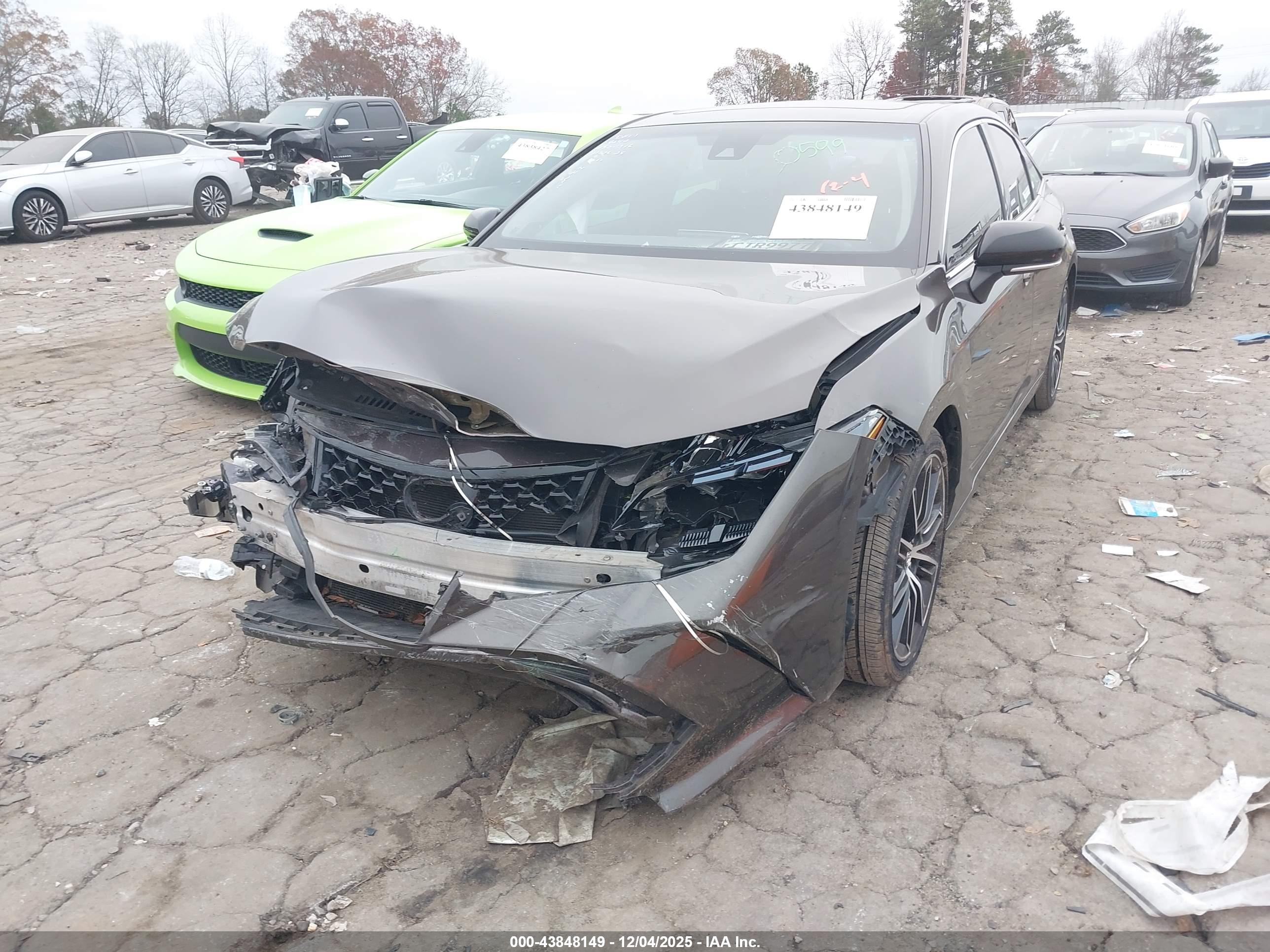 TOYOTA AVALON image 6