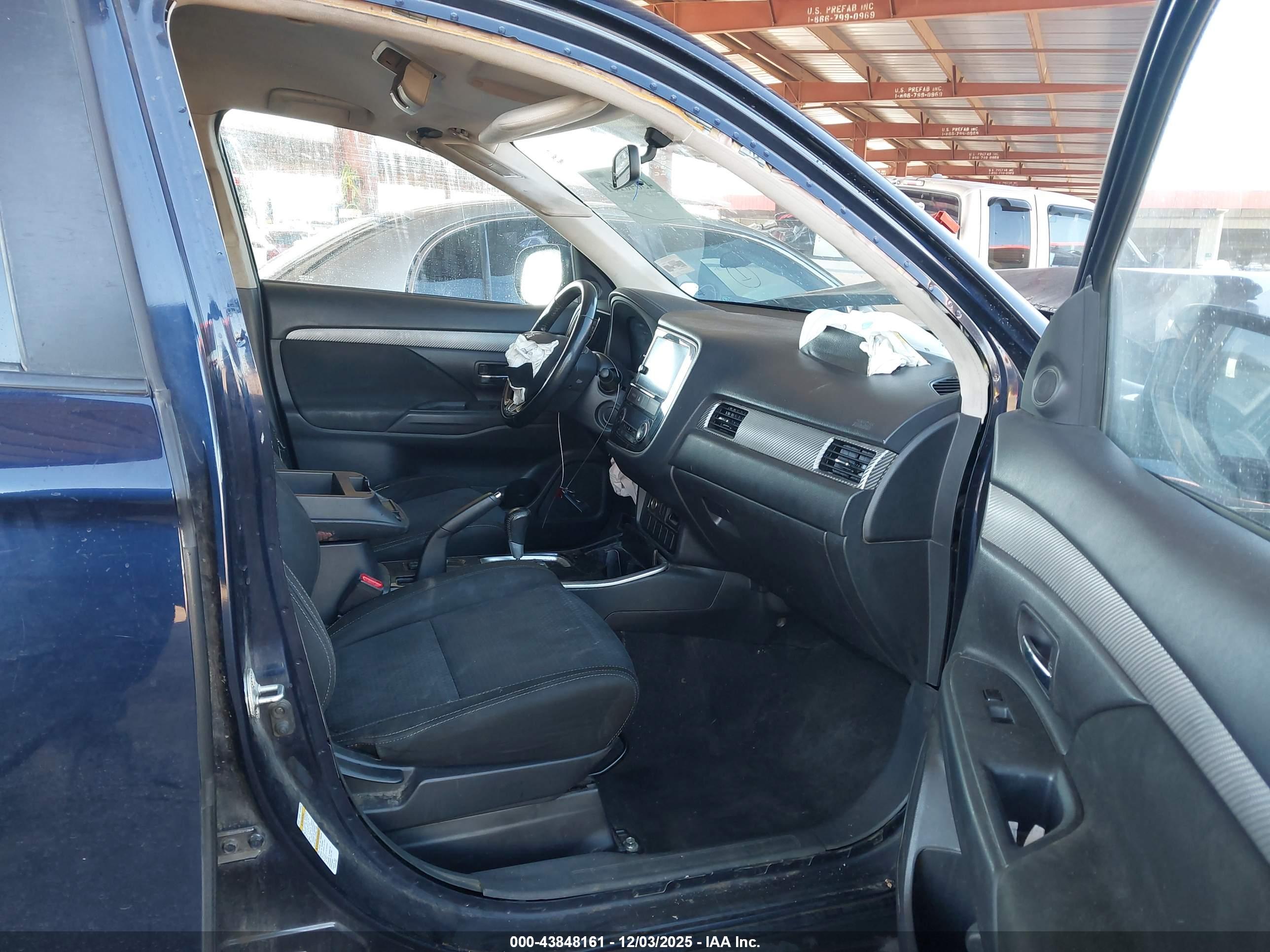 MITSUBISHI OUTLANDER image 5