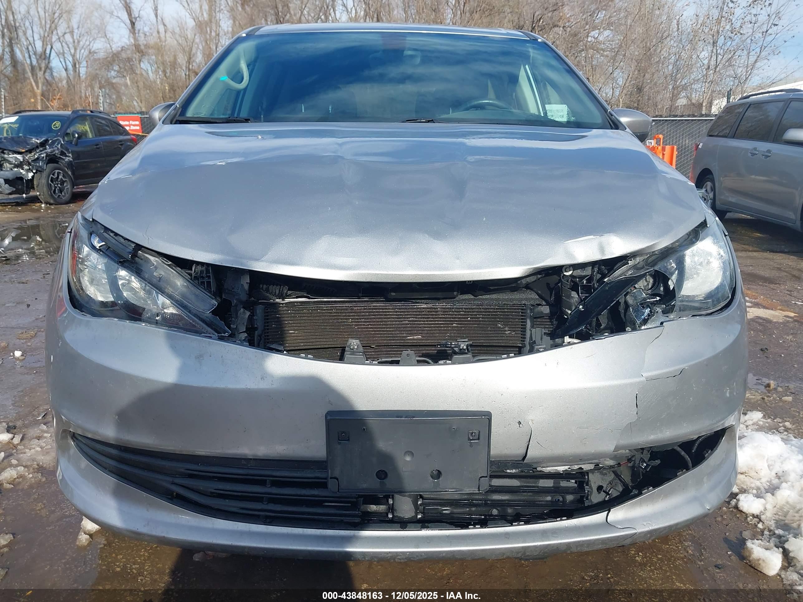 CHRYSLER PACIFICA image 6
