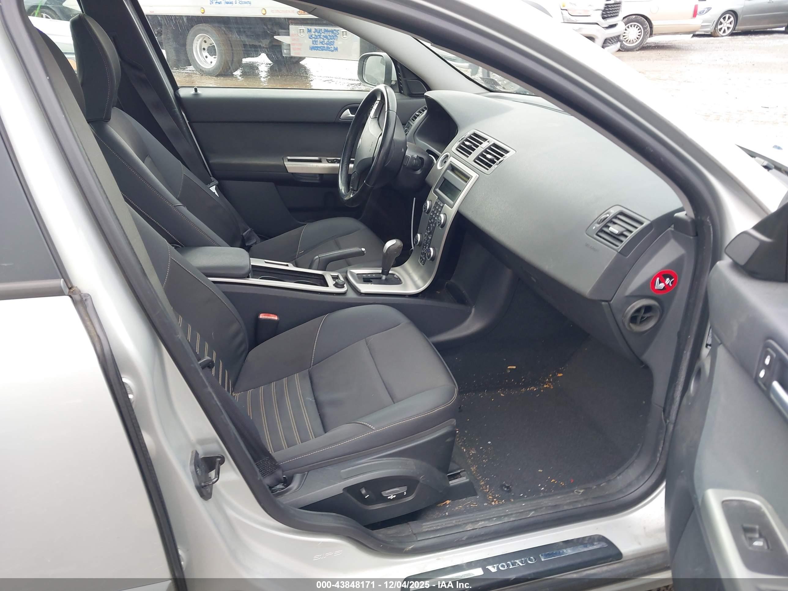 VOLVO S40 image 5