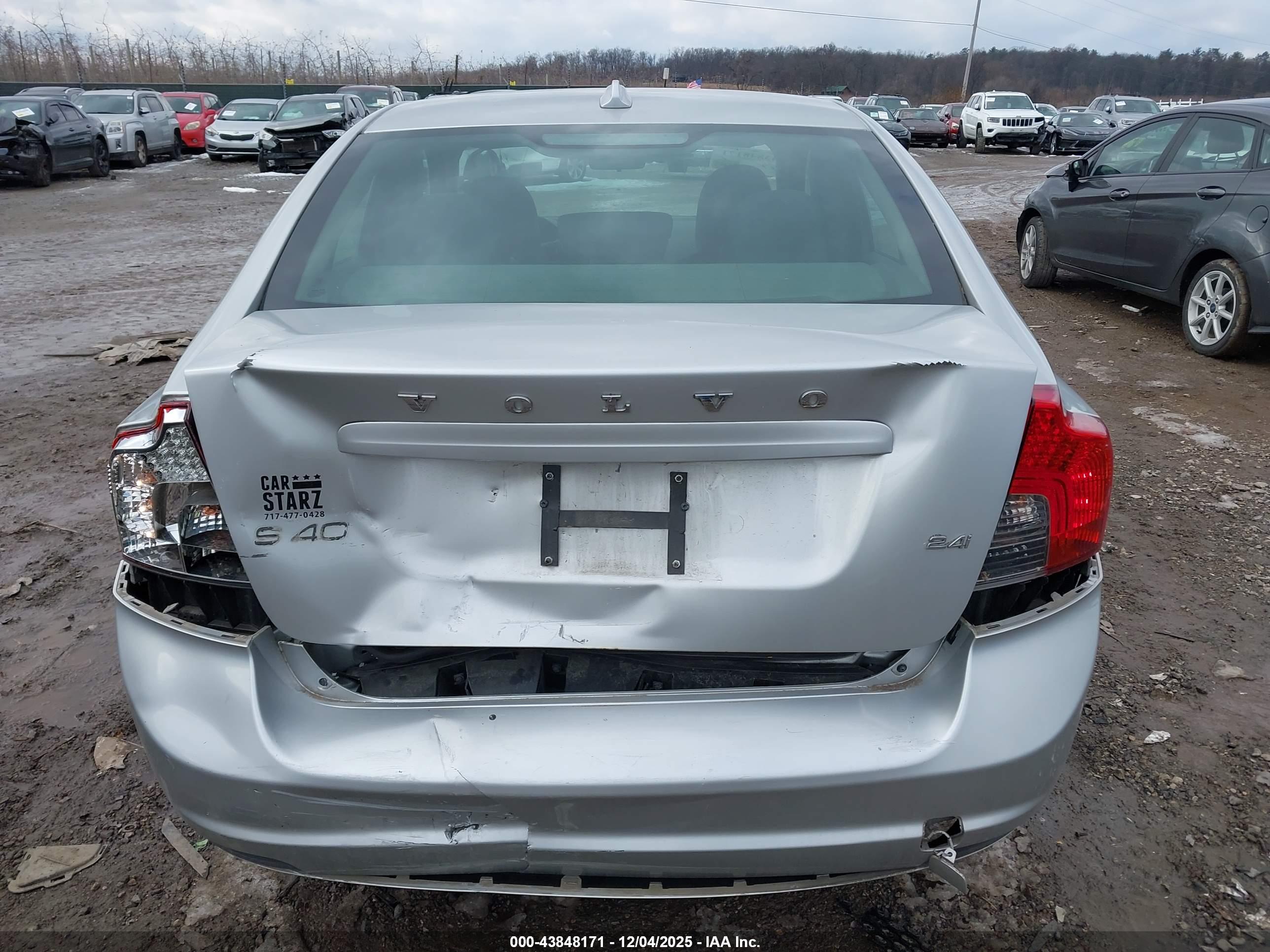 VOLVO S40 image 6