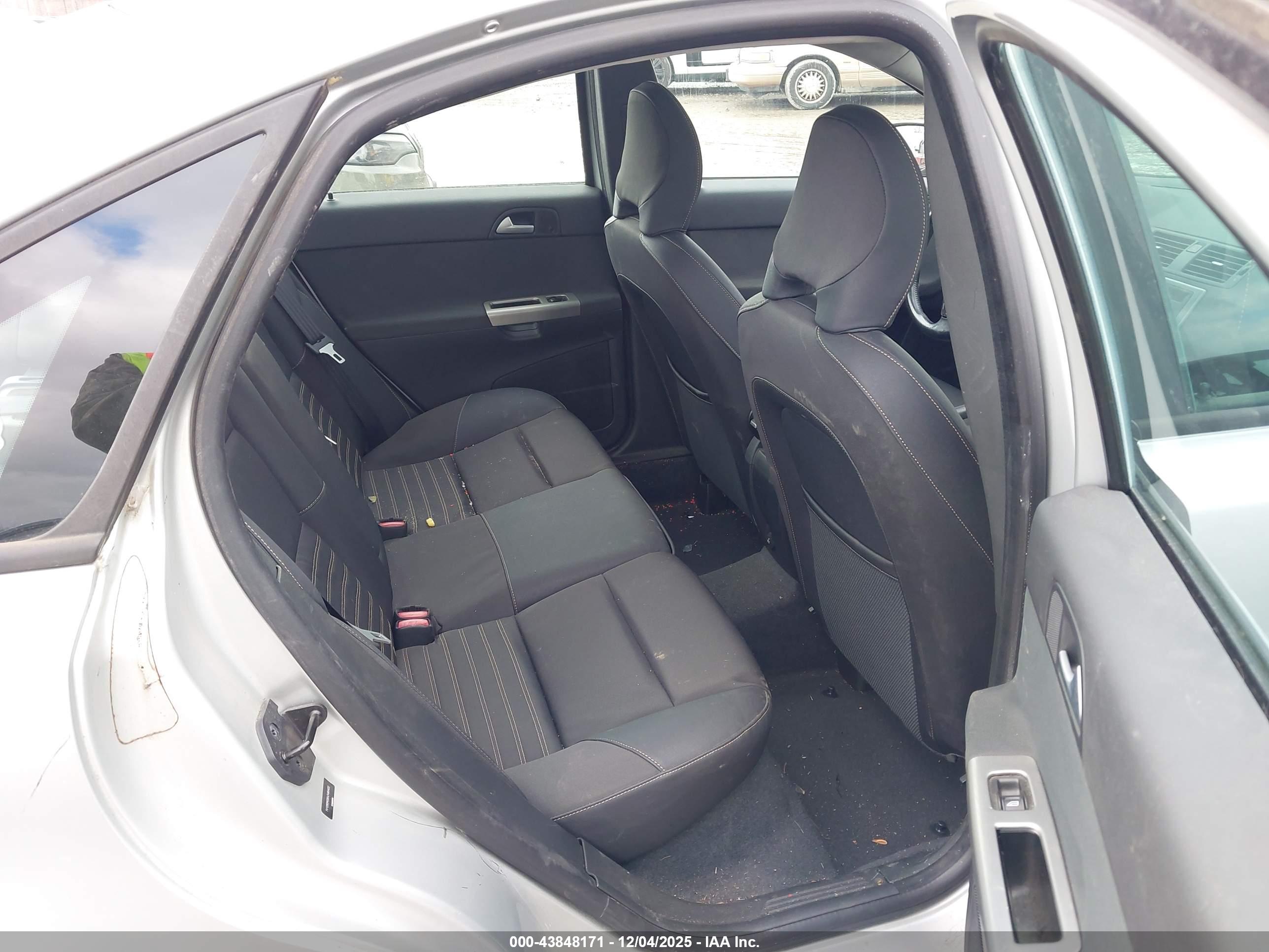 VOLVO S40 image 8