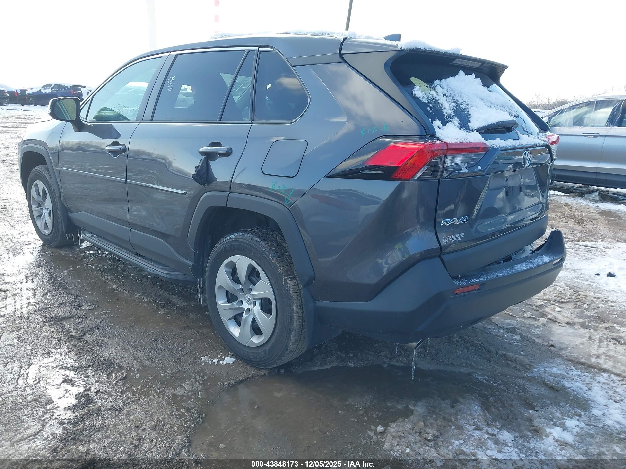 TOYOTA RAV4 image 3