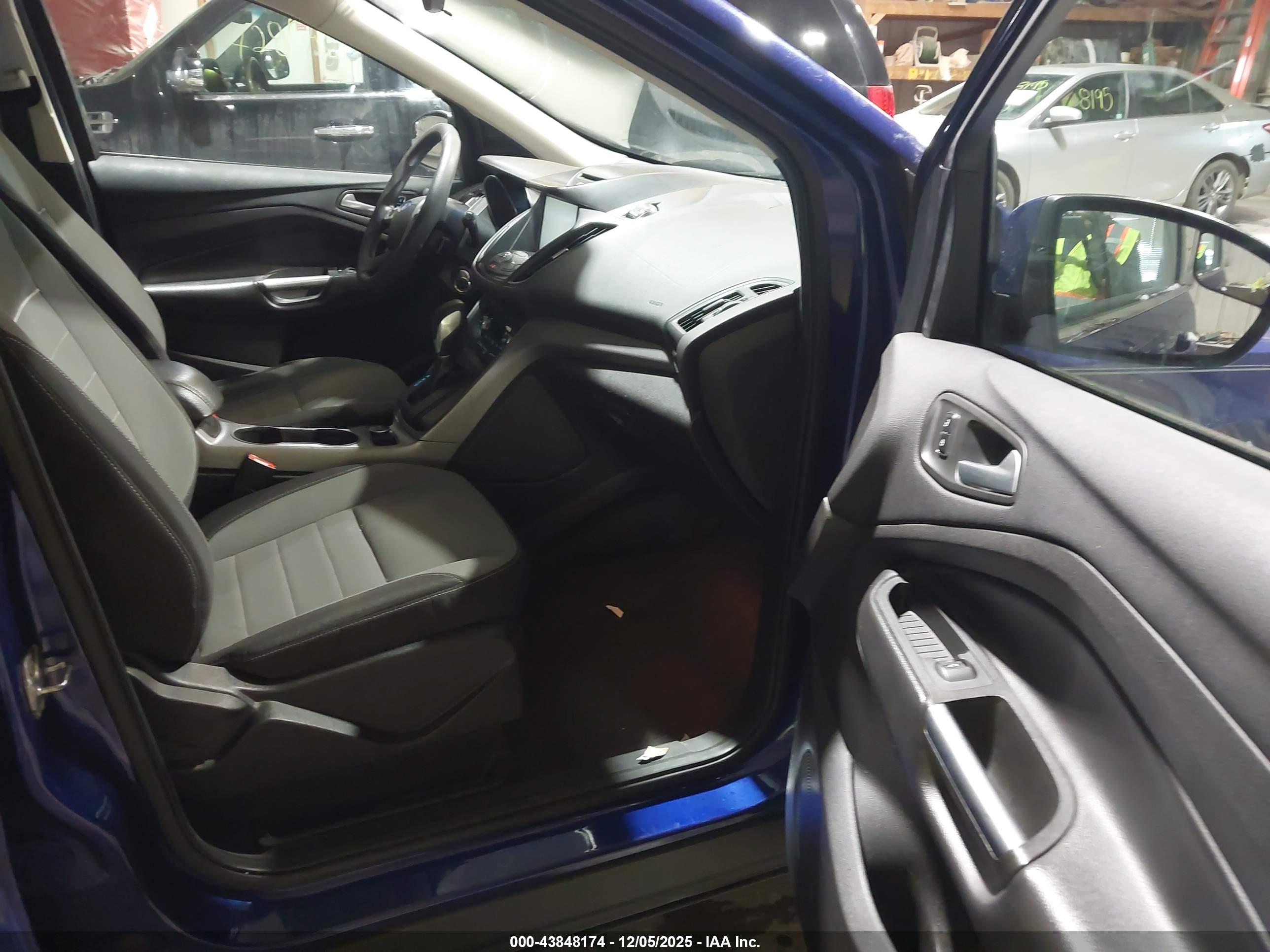 FORD ESCAPE image 5