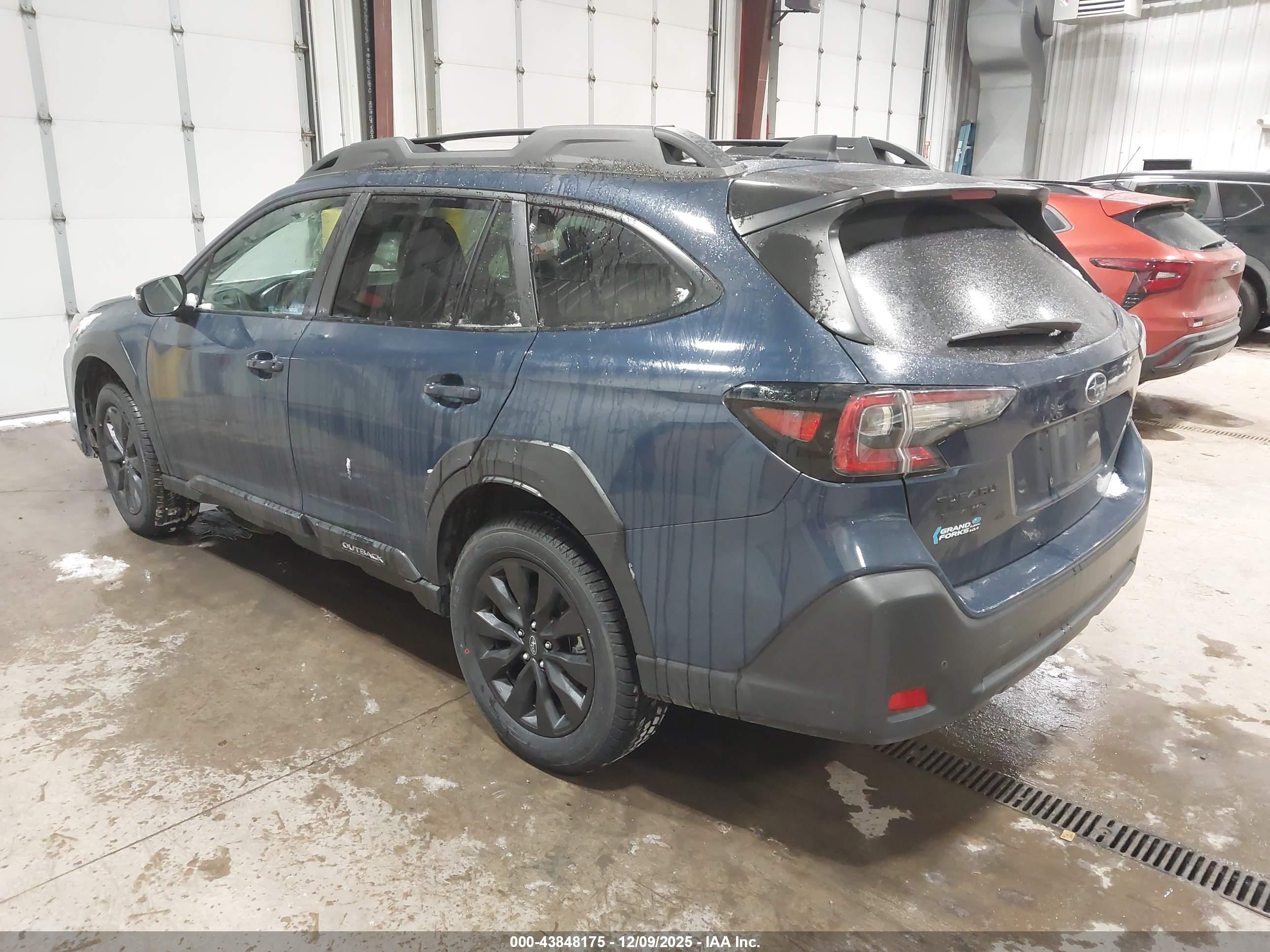 SUBARU OUTBACK image 3