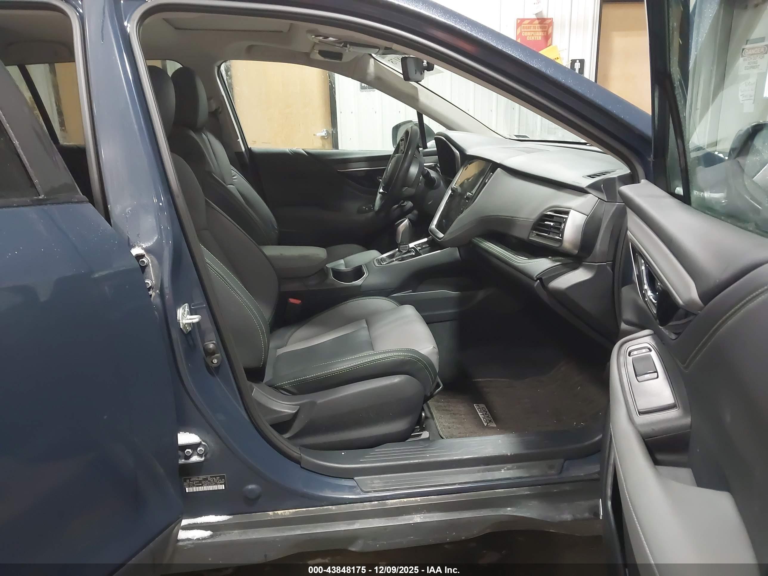 SUBARU OUTBACK image 5