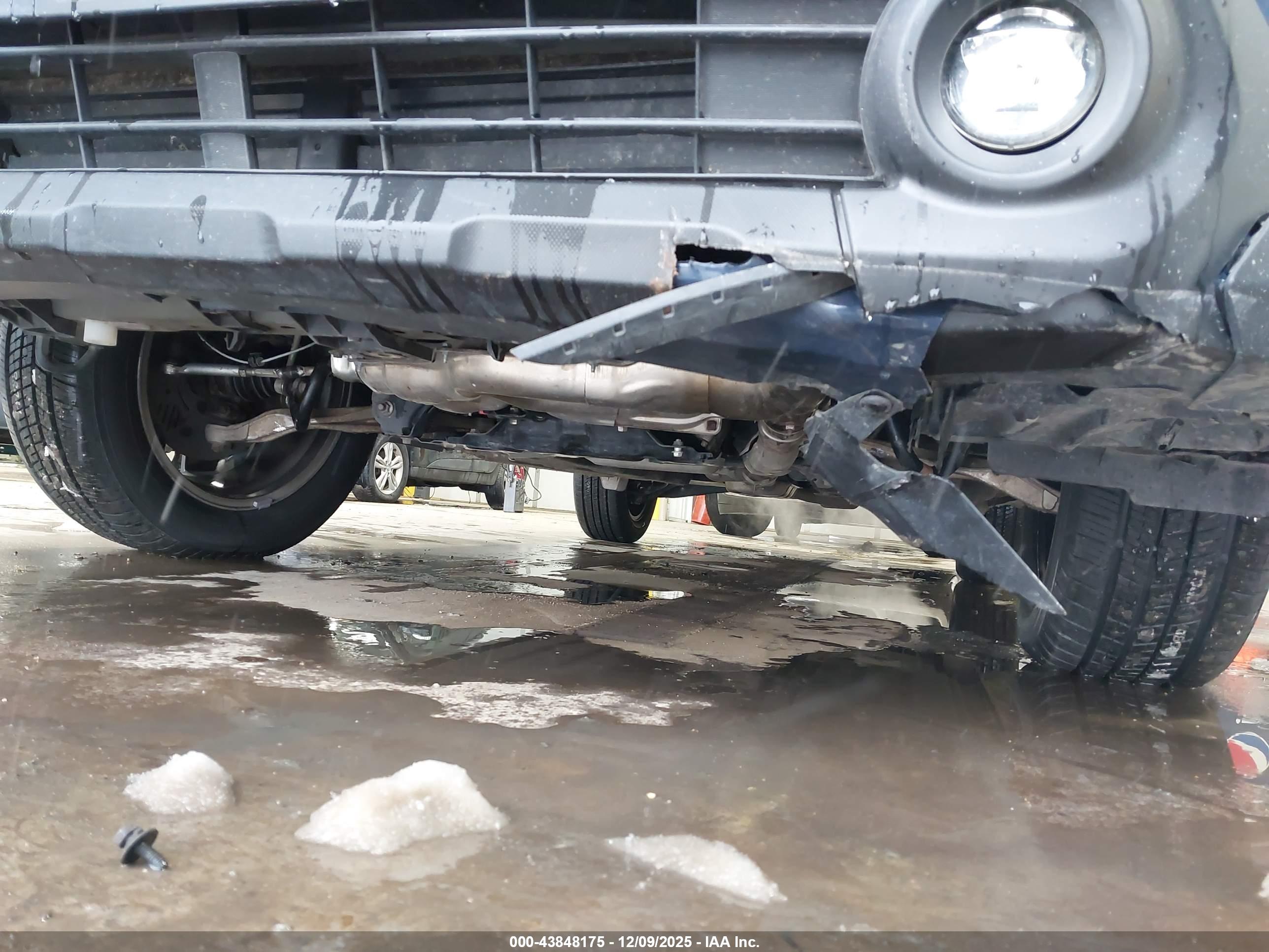 SUBARU OUTBACK image 6