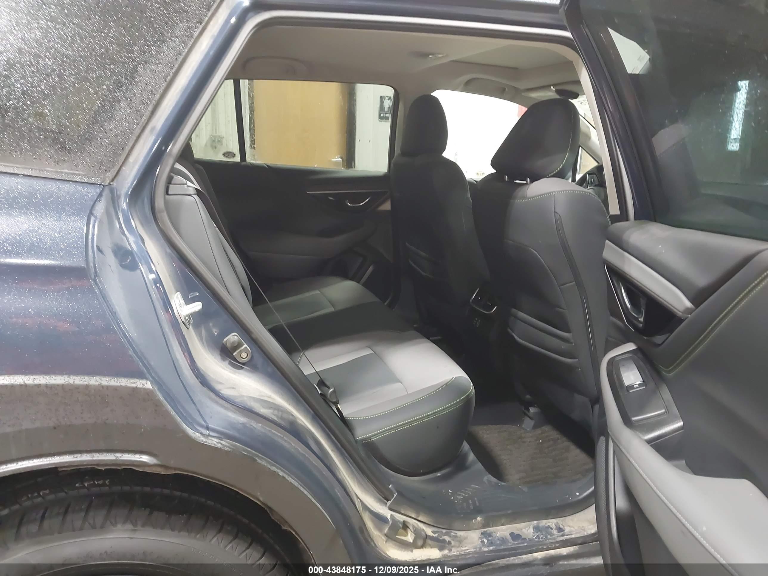 SUBARU OUTBACK image 8