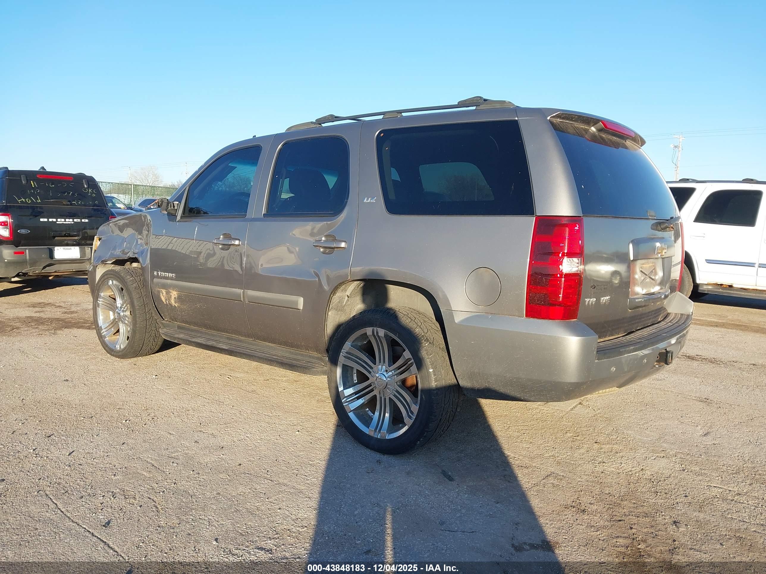CHEVROLET TAHOE image 3